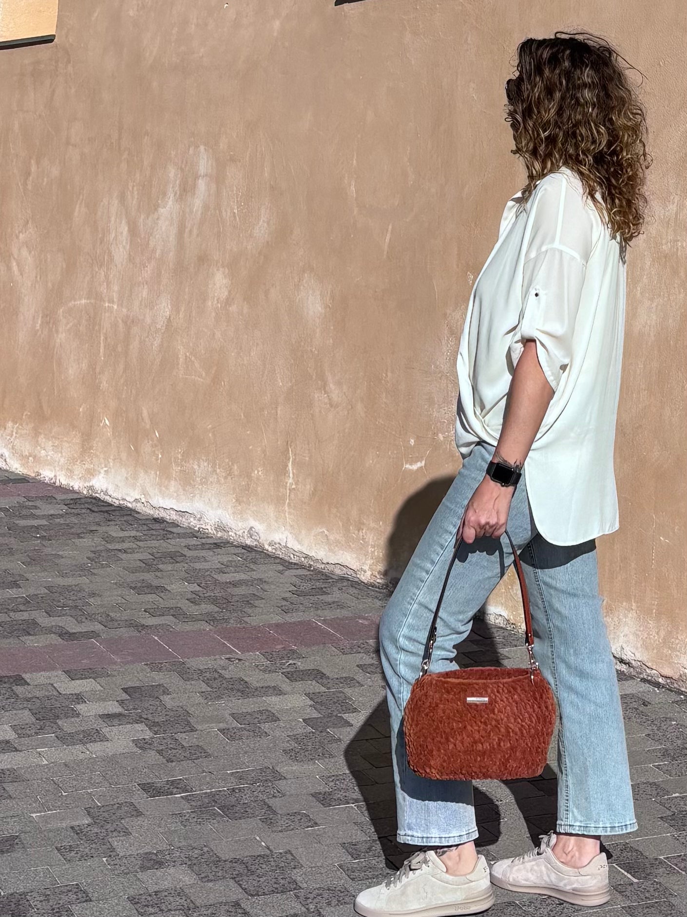 Sac  au crochet en velours camel. Fait main en France