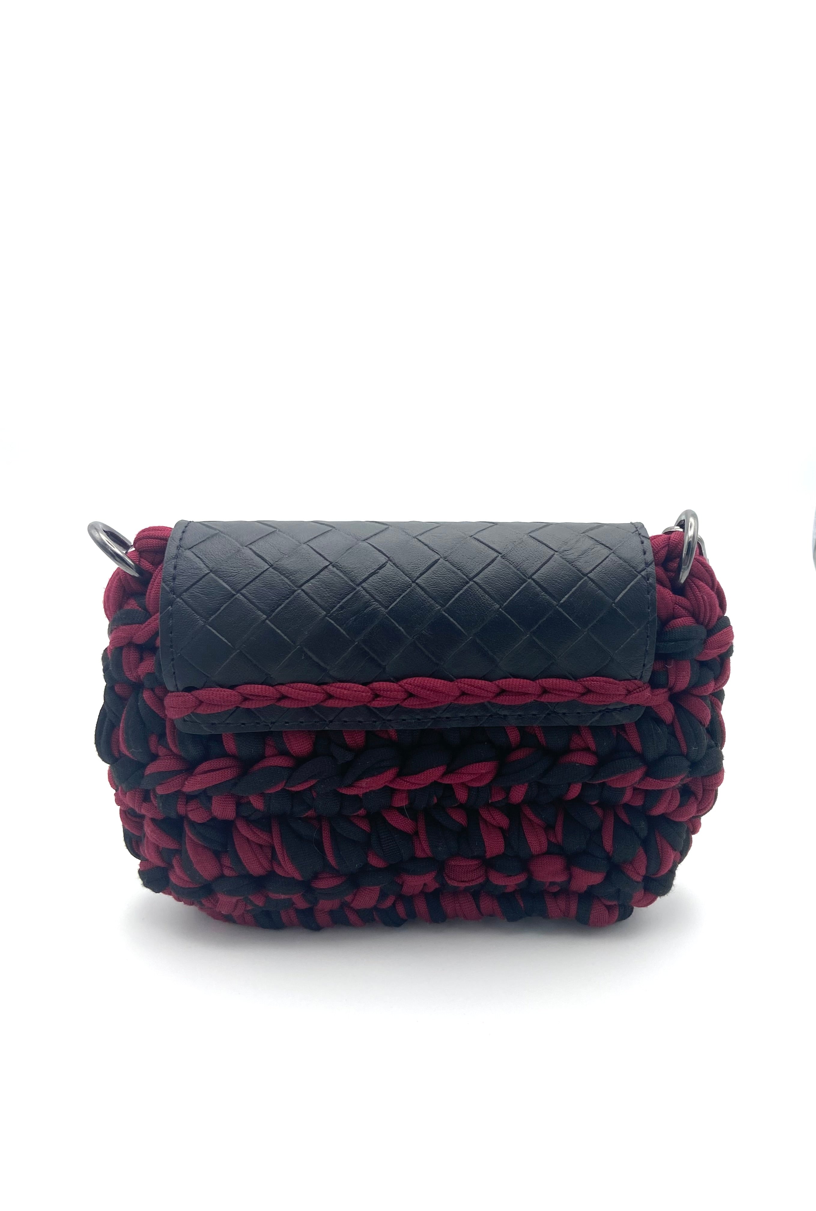 Mini pochette Oslo en crochet noir et bordeaux