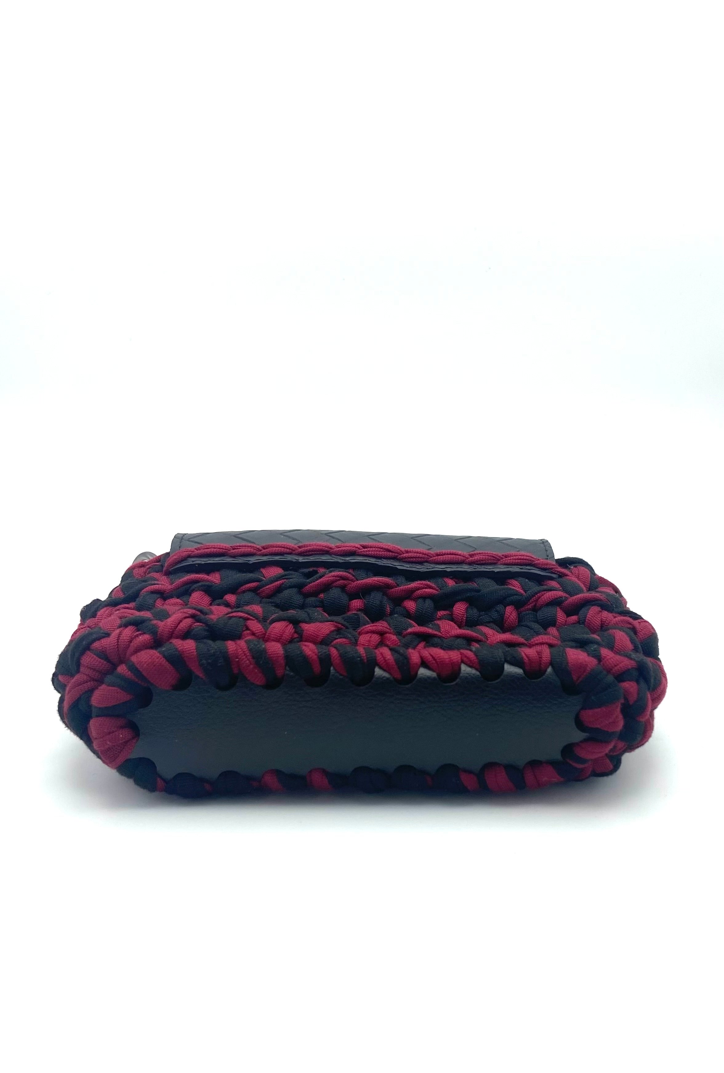 Mini pochette Oslo en crochet noir et bordeaux
