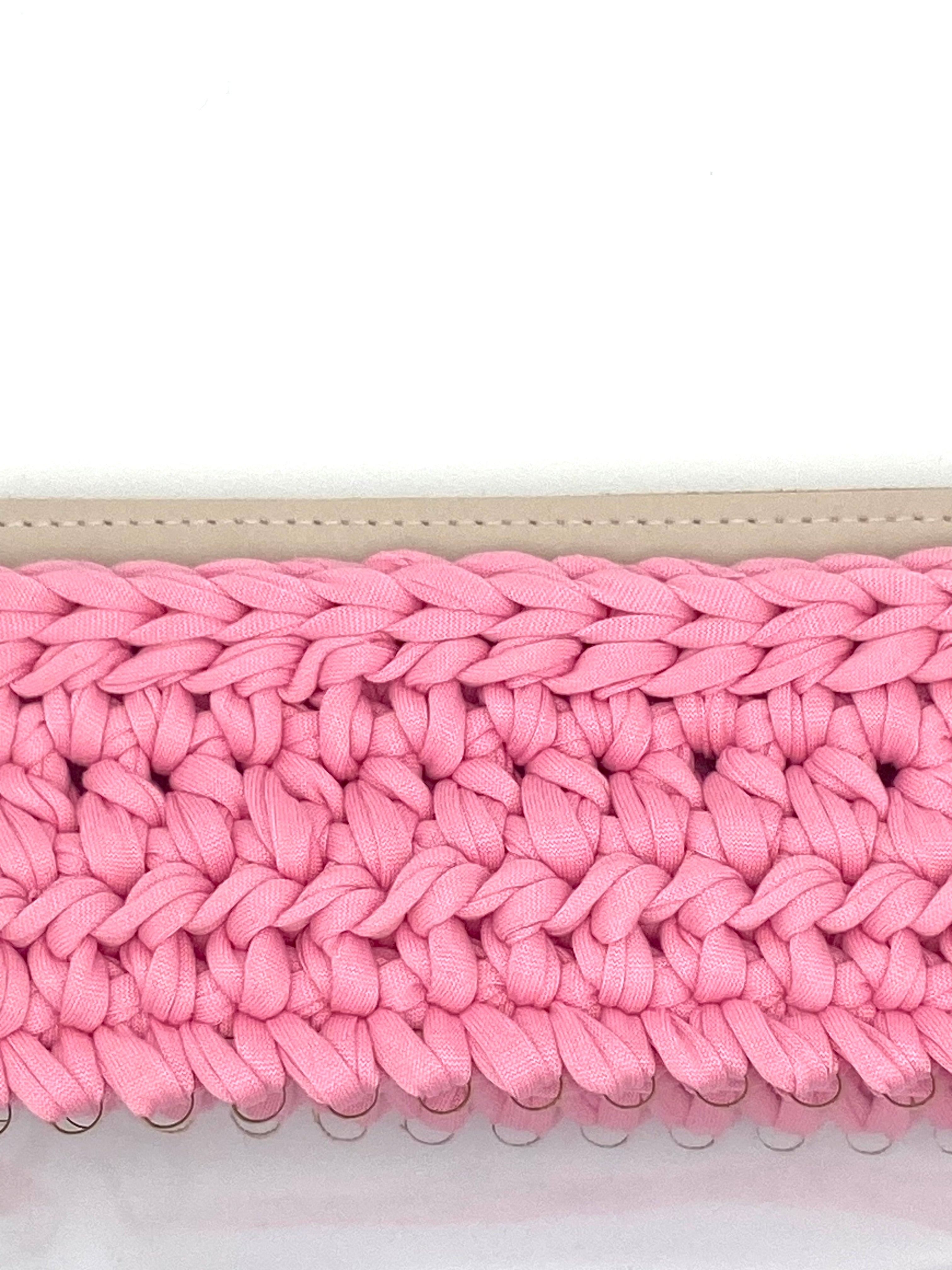 Trousse en crochet rose