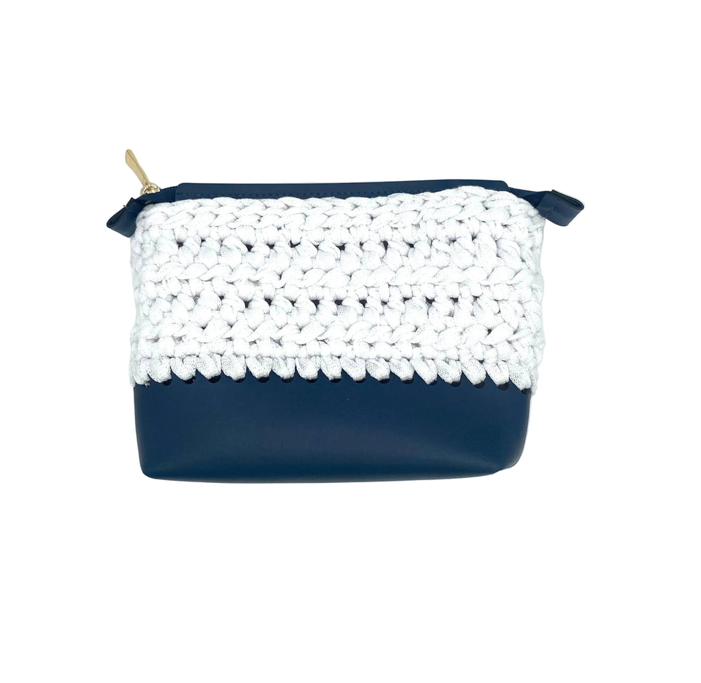 Trousse en crochet marine et blanche
