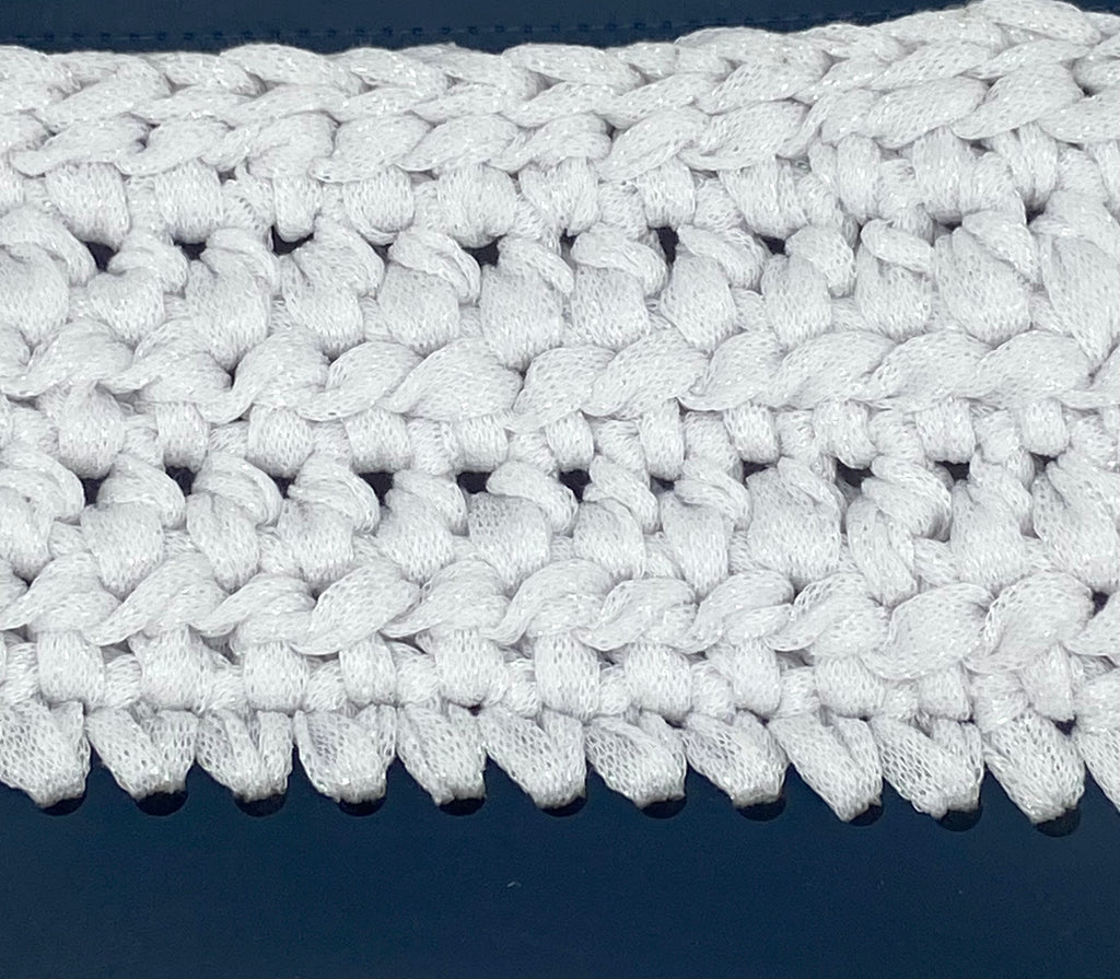 Trousse en crochet marine et blanche