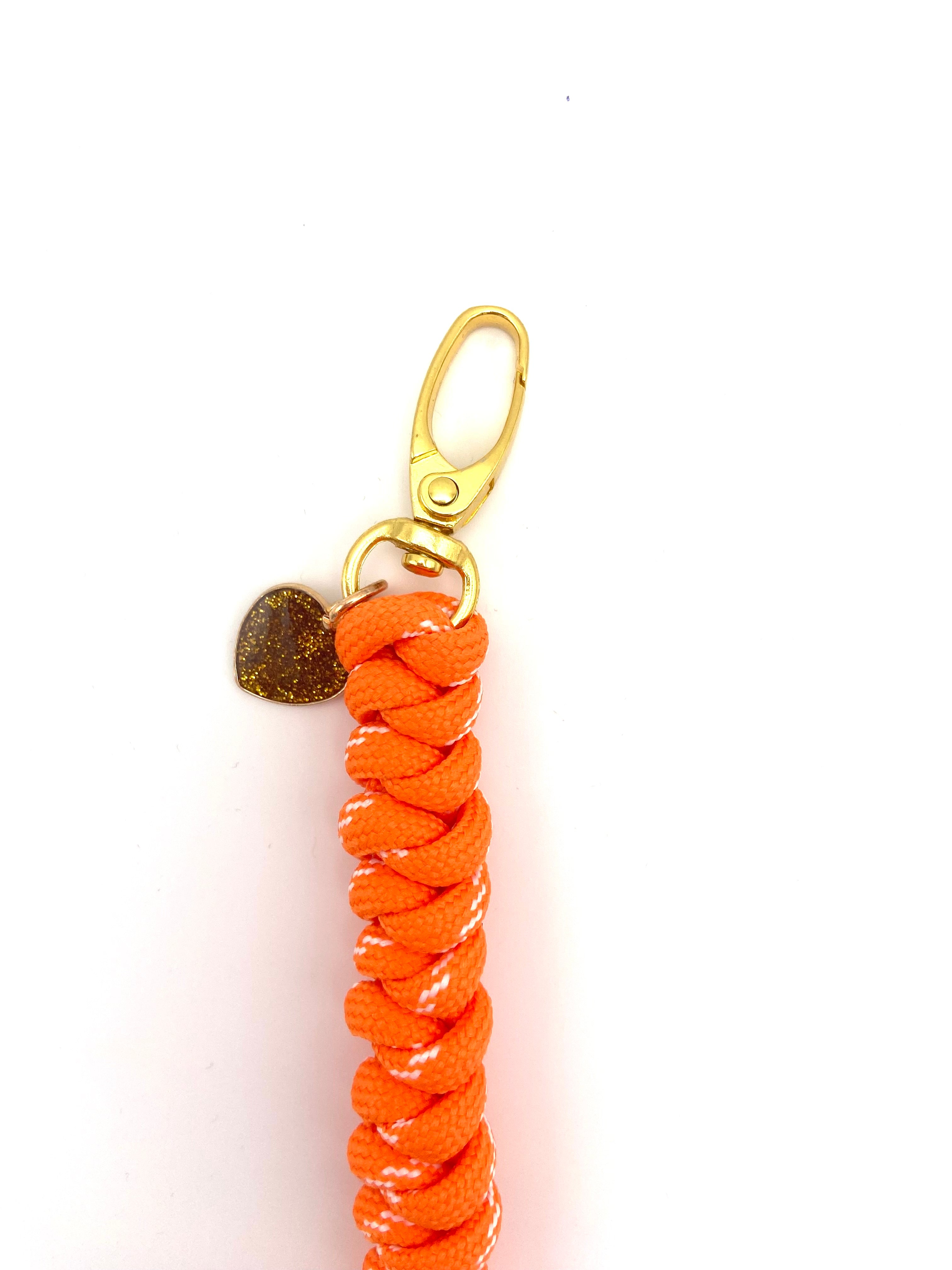 Porte clés et accessoire de sac ou téléphone coeur en paracorde orange
