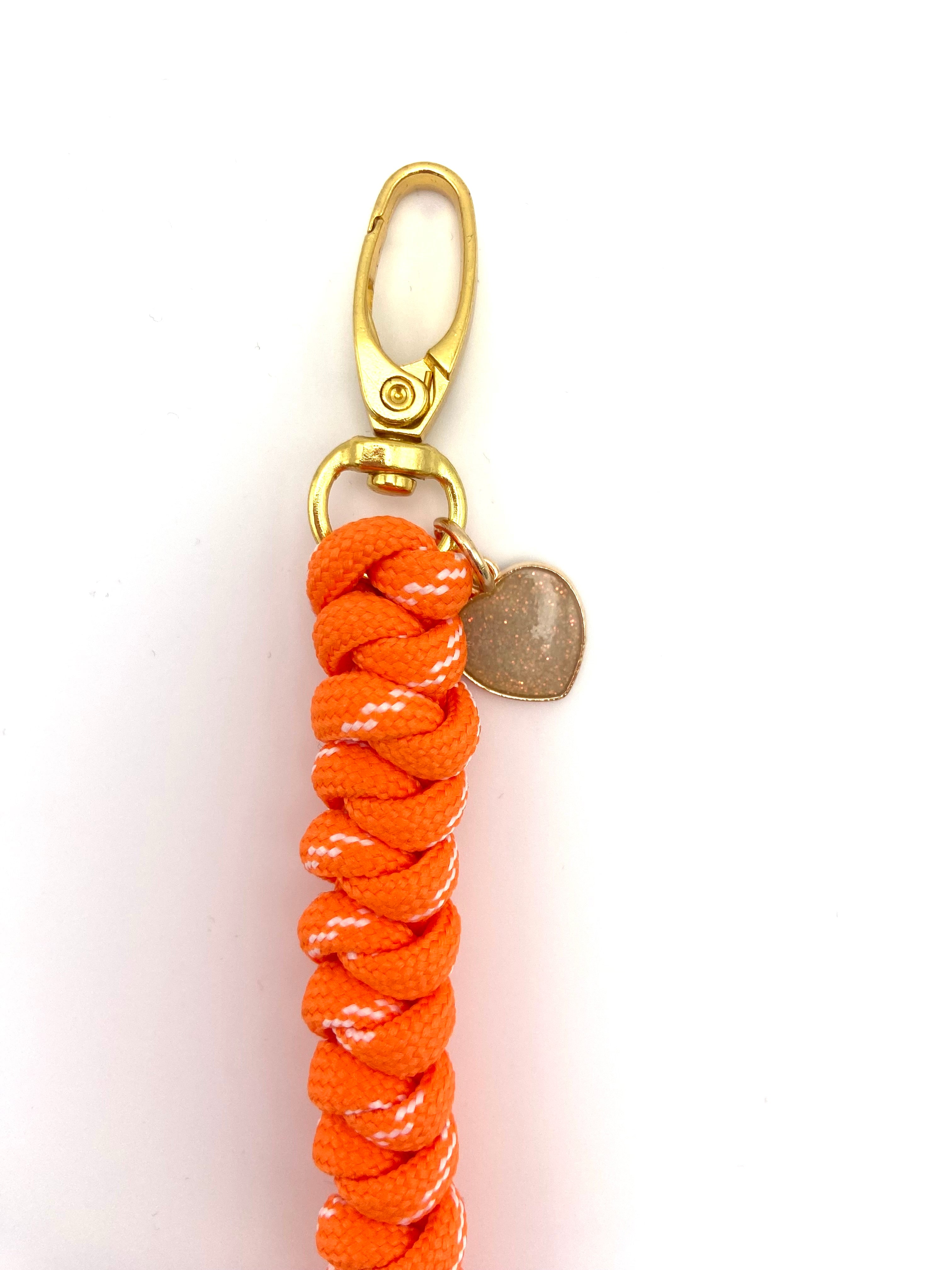 Porte clés et accessoire de sac ou téléphone coeur en paracorde orange