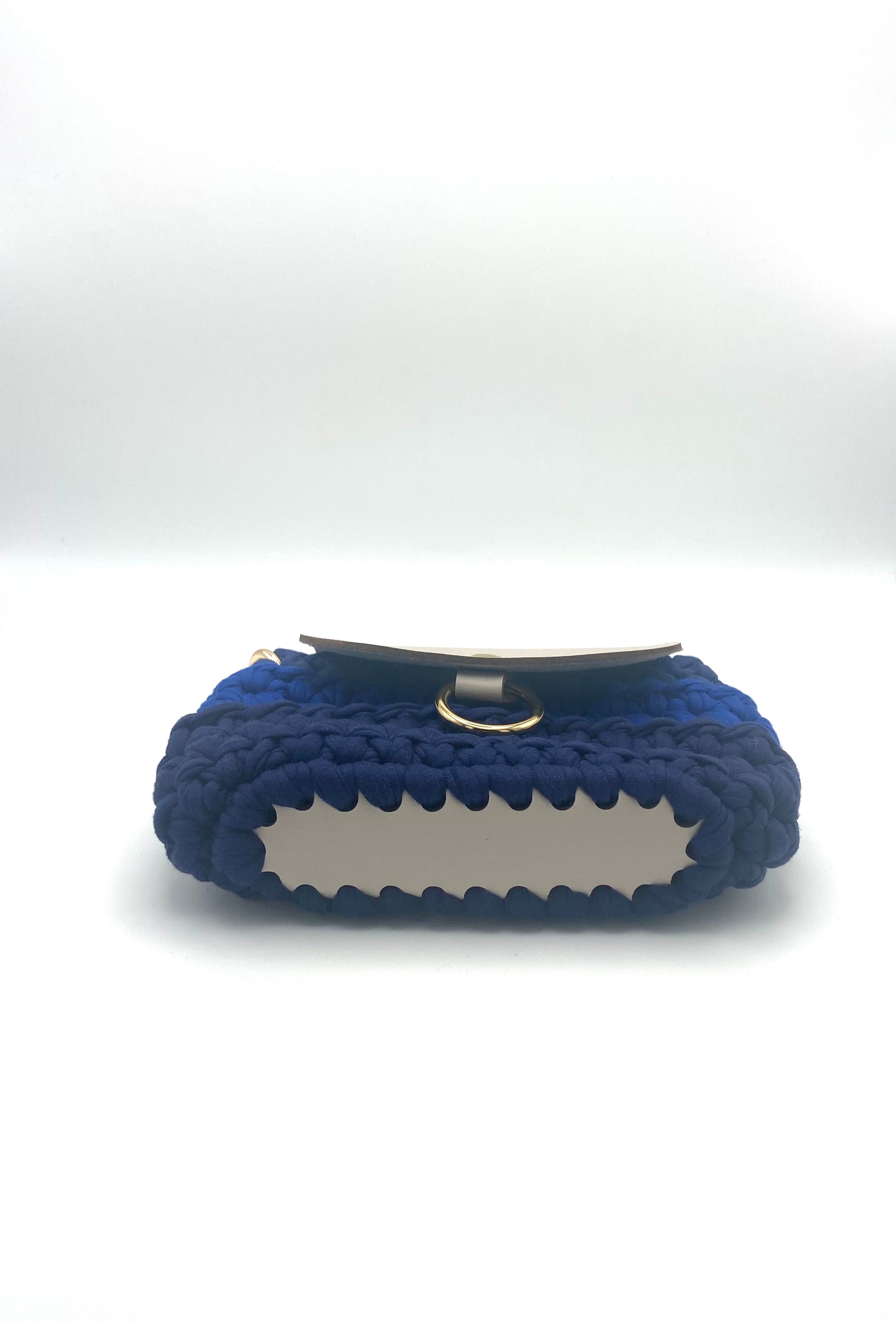 Mini pochette Oslo en macramé bleus