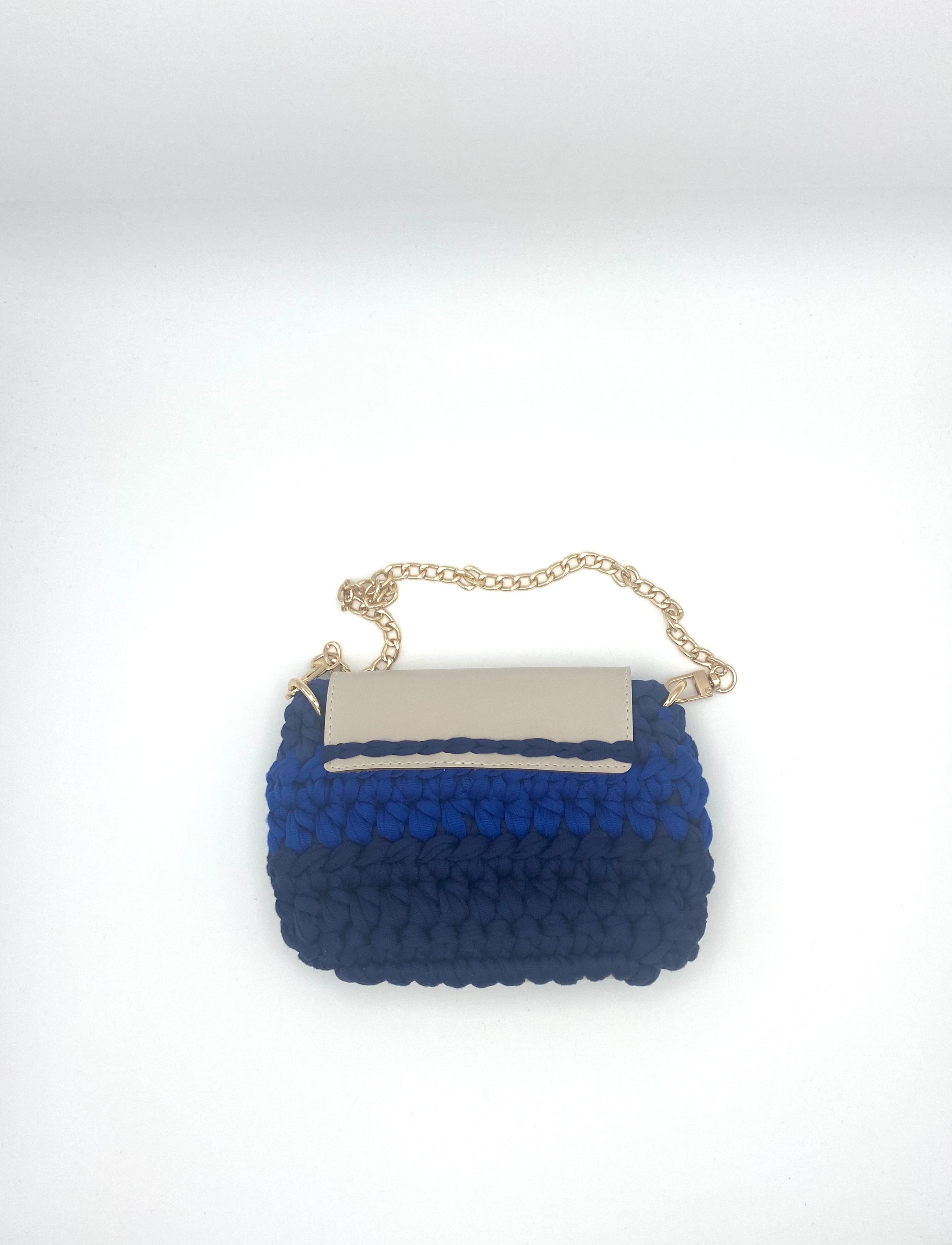 Mini pochette Oslo en macramé bleus