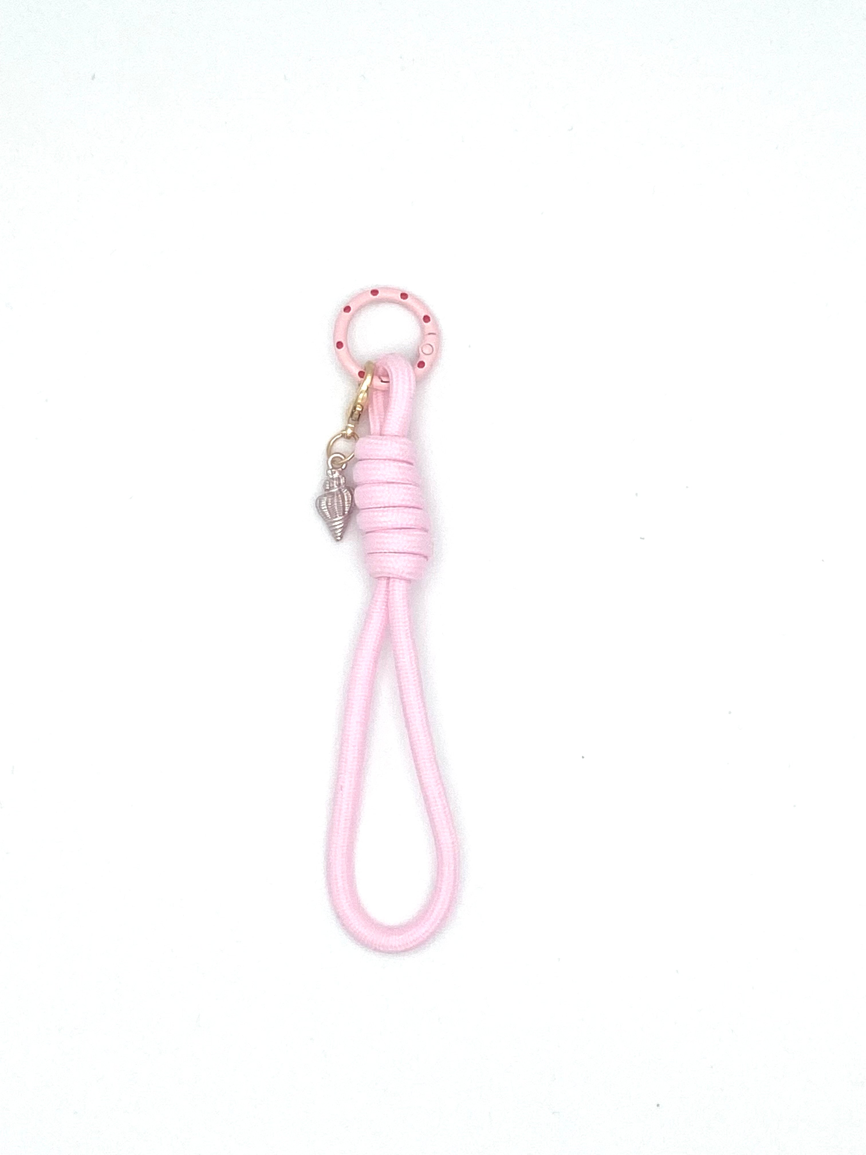 Porte clés en macramé rose et coquillage