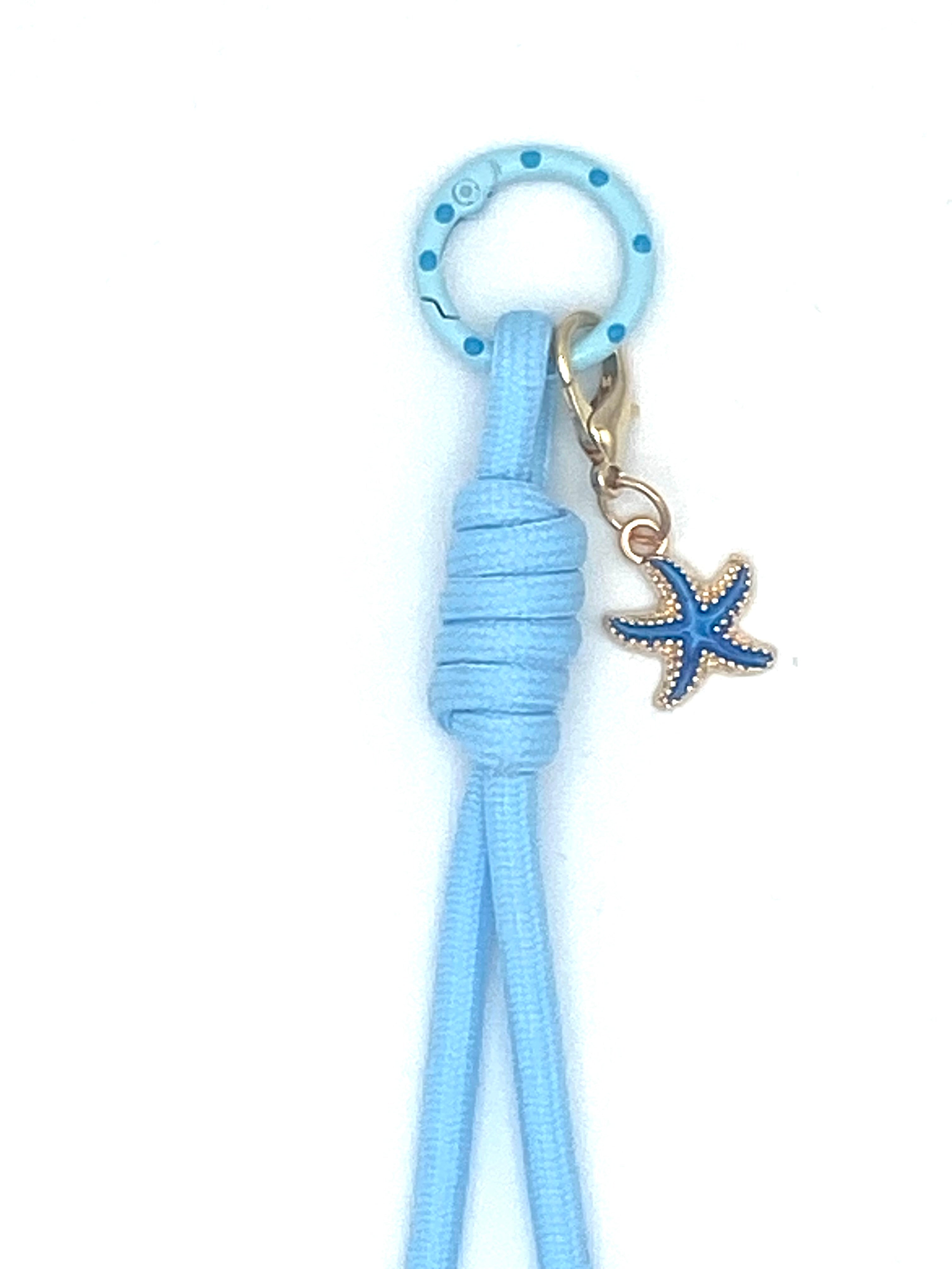 Porte clés en macramé bleu avec étoile  de mer