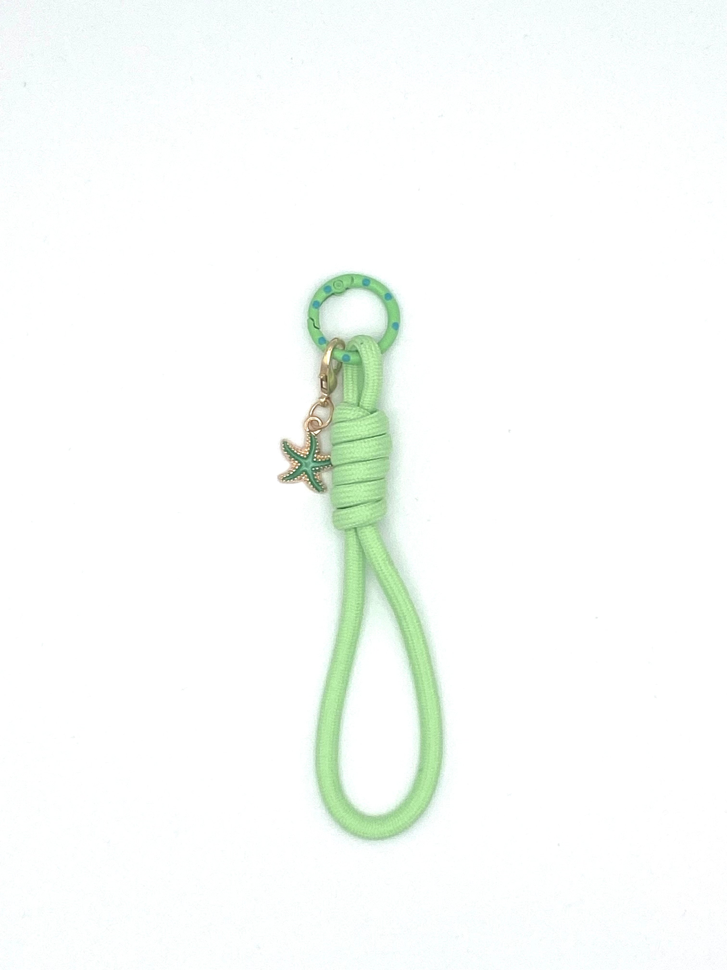 Porte clés en macramé vert avec étoile de mer