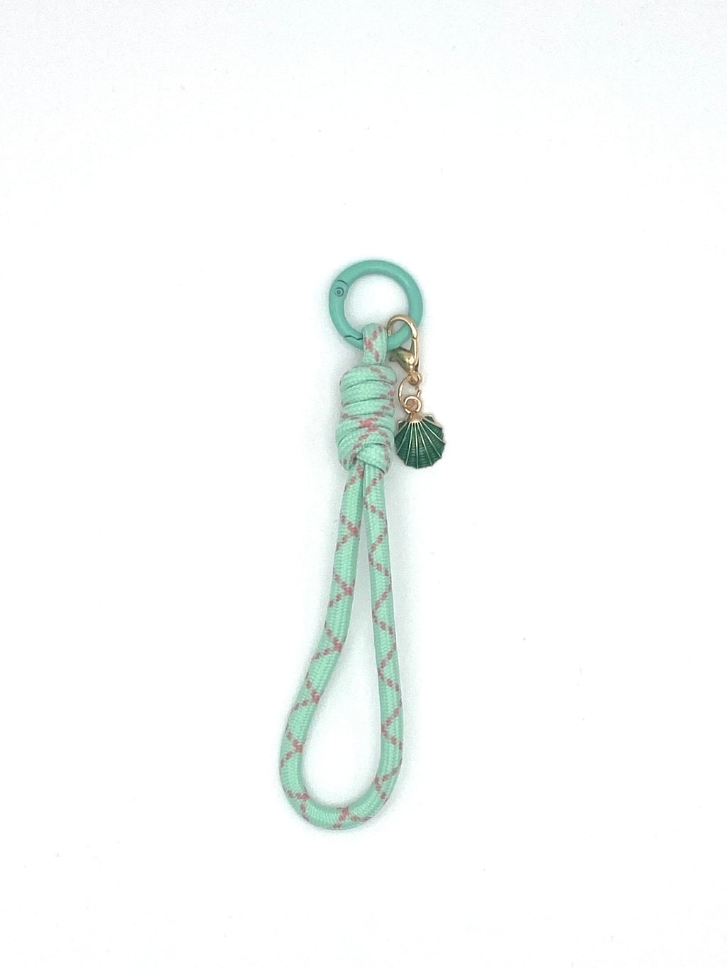 Porte clés en macramé vert et rose avec coquillage