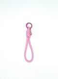 Porte clés en macramé rose et bleu avec oeil