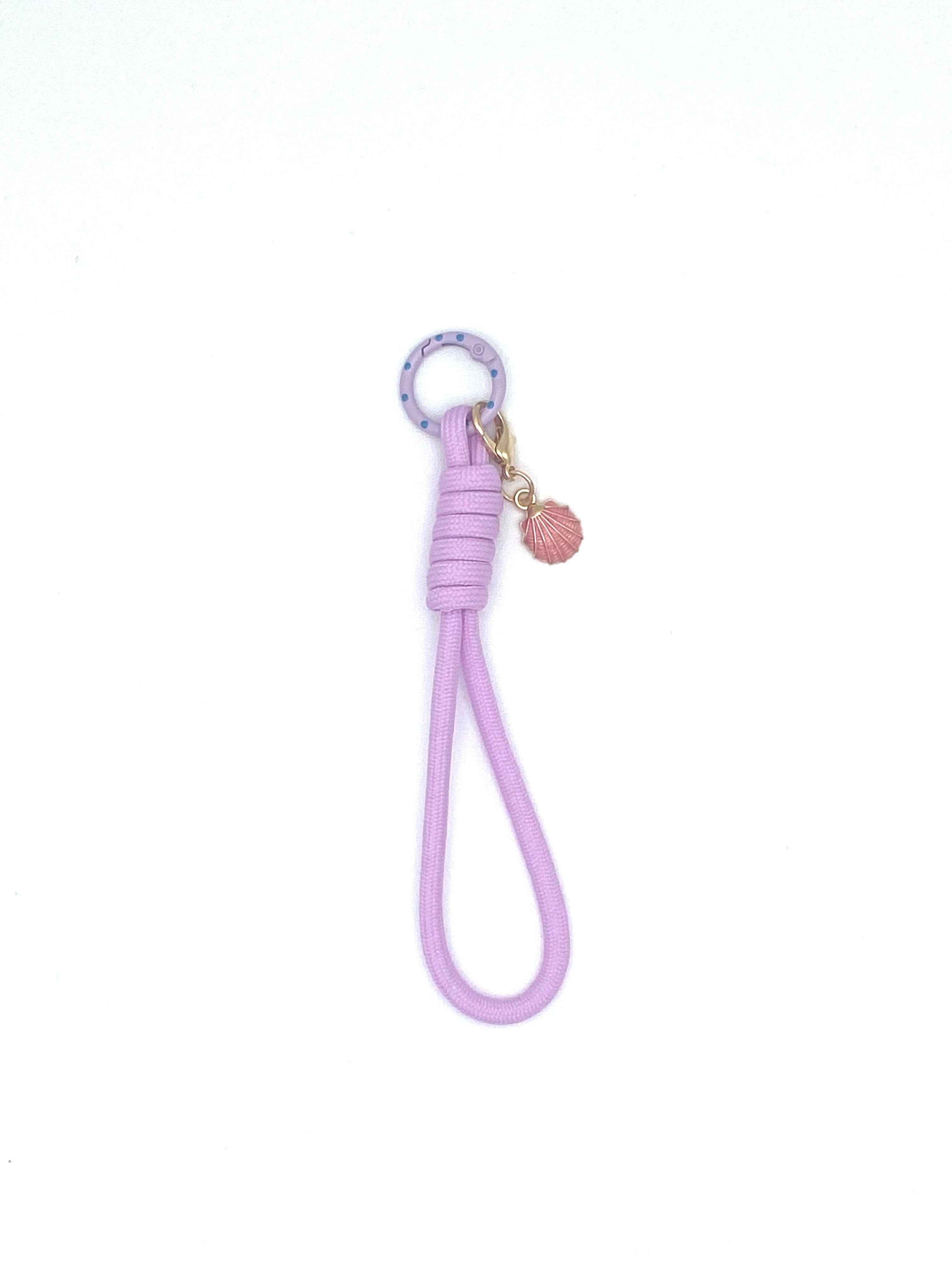 Porte clés en macramé mauve avec coquillage