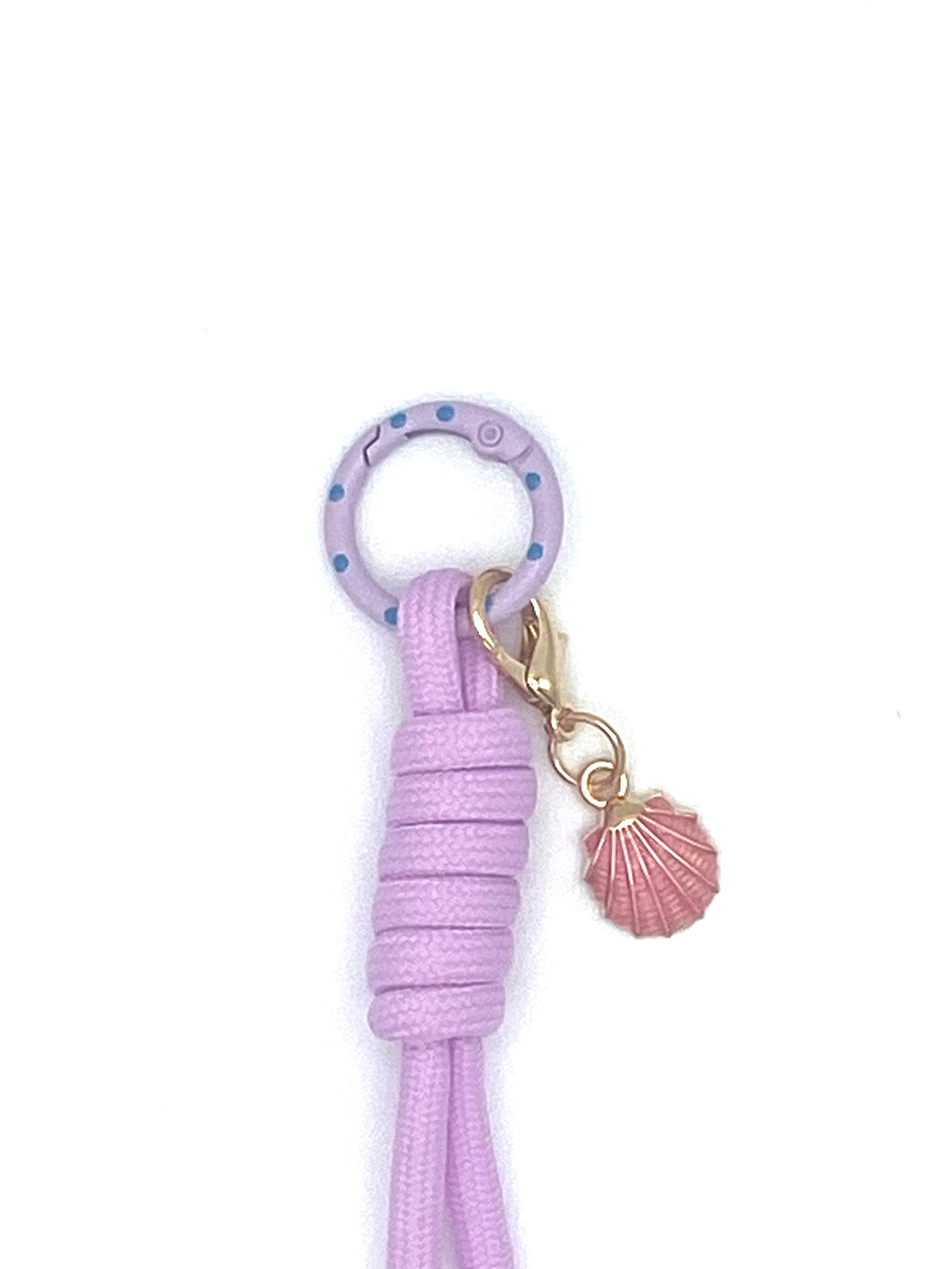 Porte clés en macramé mauve avec coquillage