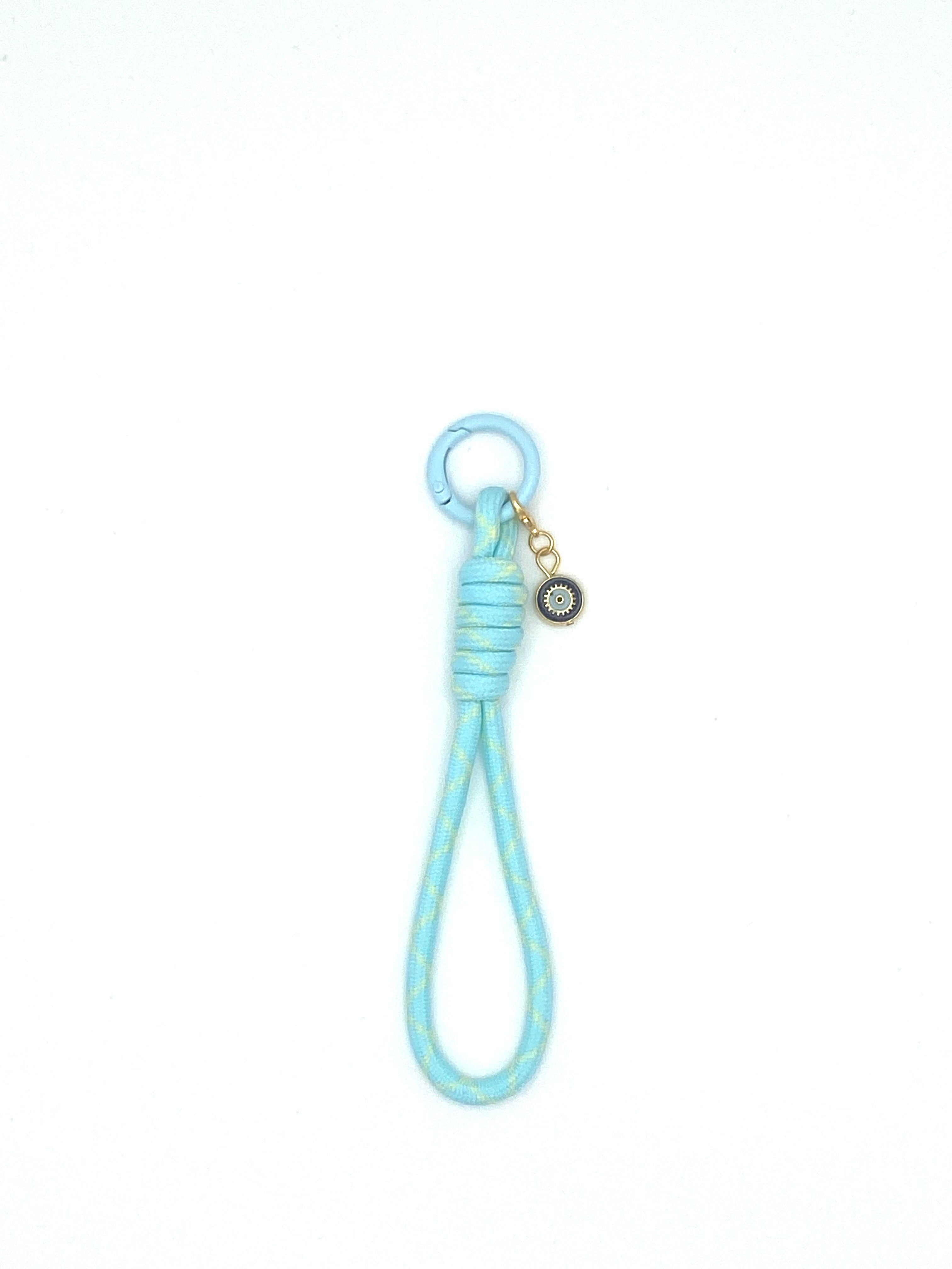 Porte clés en macramé bleu et jaune avec coquillage soleil