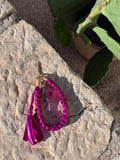 Grigri de sac, téléphone et clés en macramé rose métallisé. Fait main en France