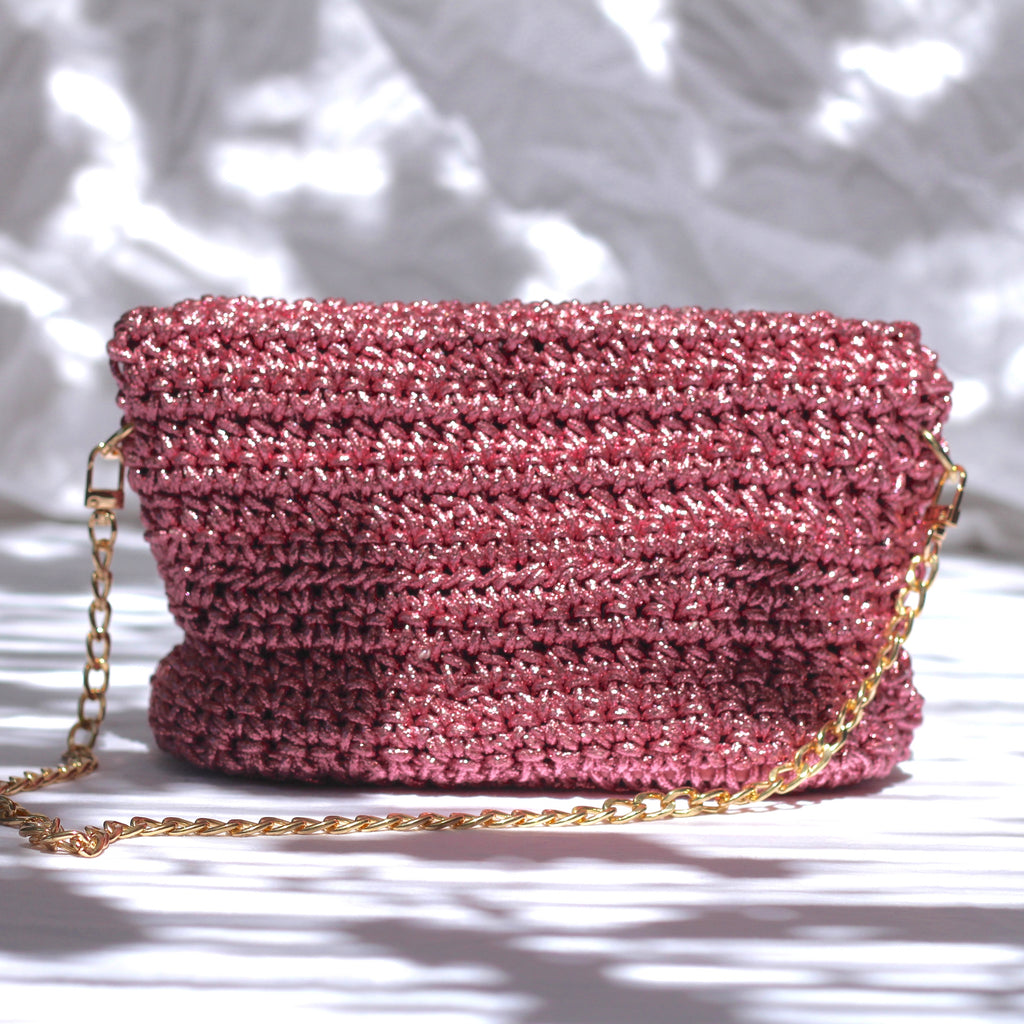 Petit sac épaule au crochet rose métallique