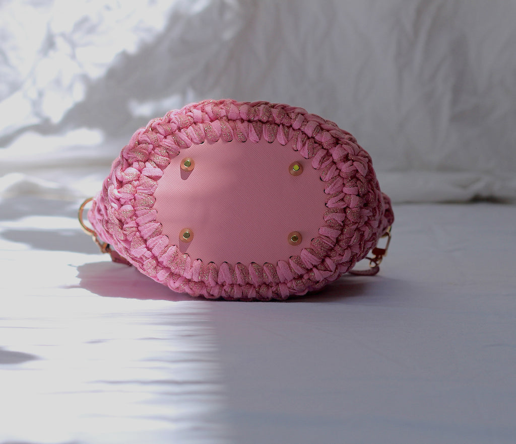 Sac bandoulière au crochet rose