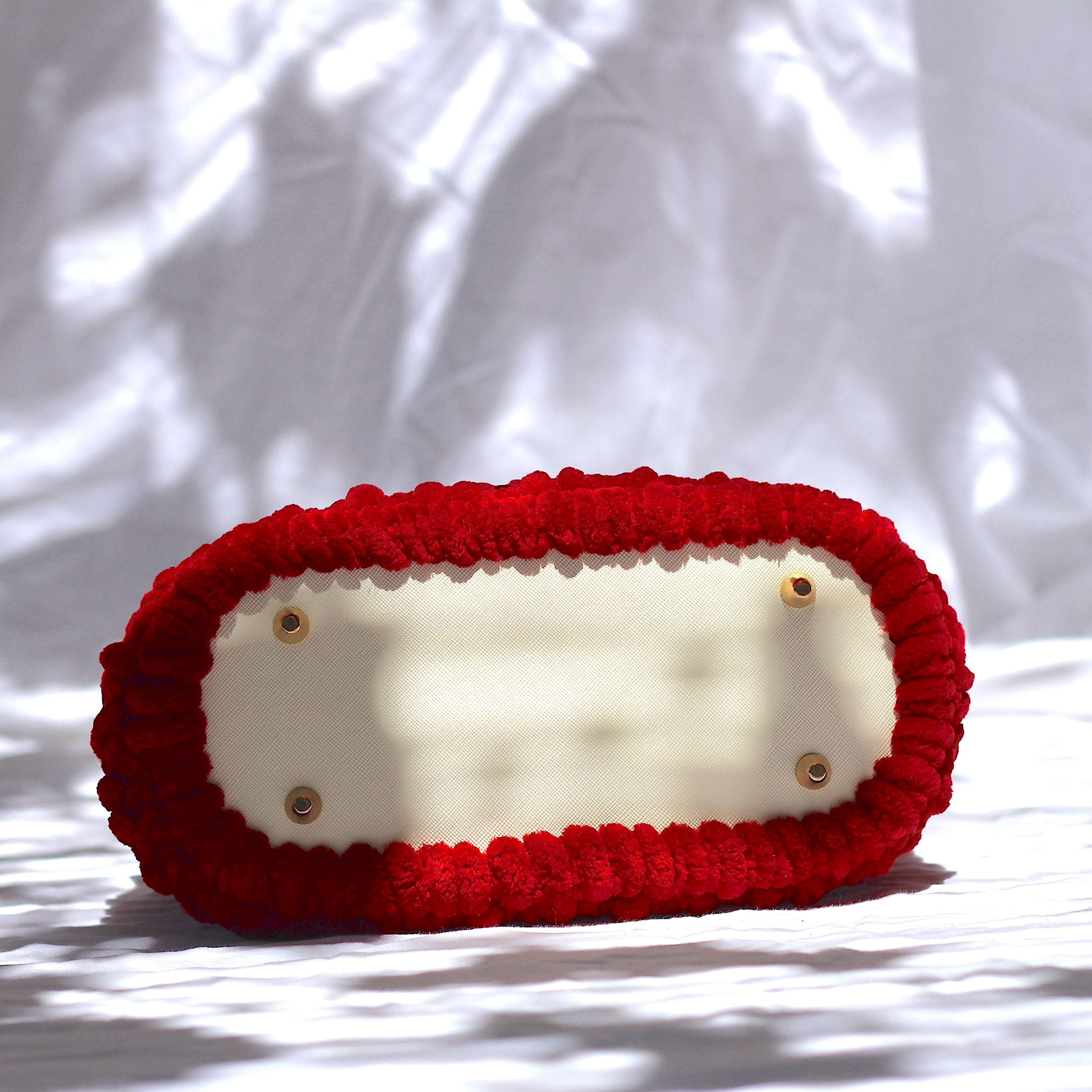 Sac bandoulière au crochet velours rouge