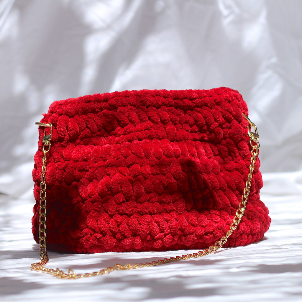 Sac bandoulière au crochet velours rouge