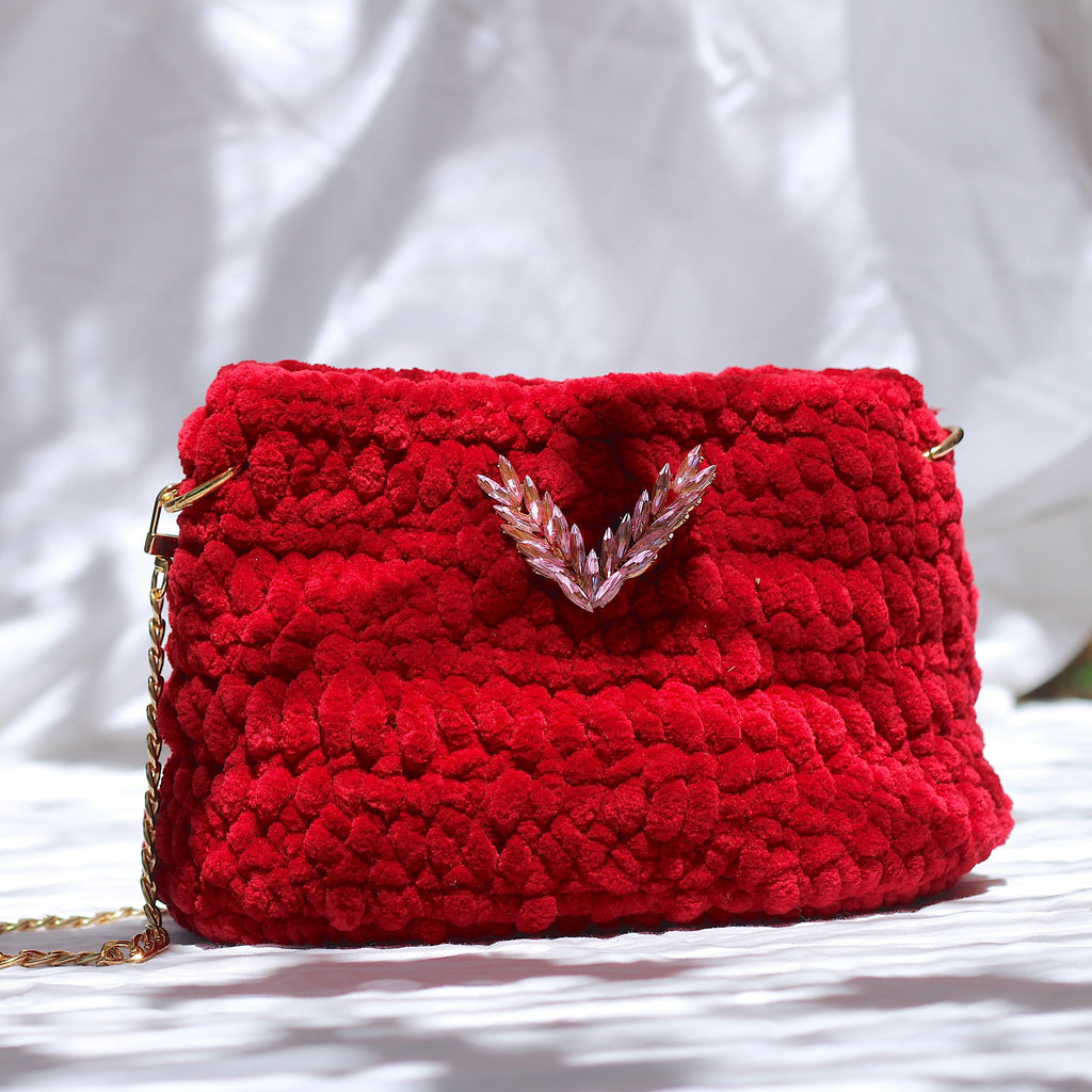 Sac bandoulière au crochet velours rouge