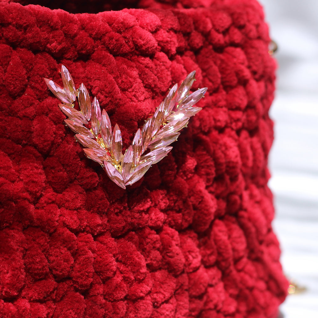 Sac bandoulière au crochet velours rouge