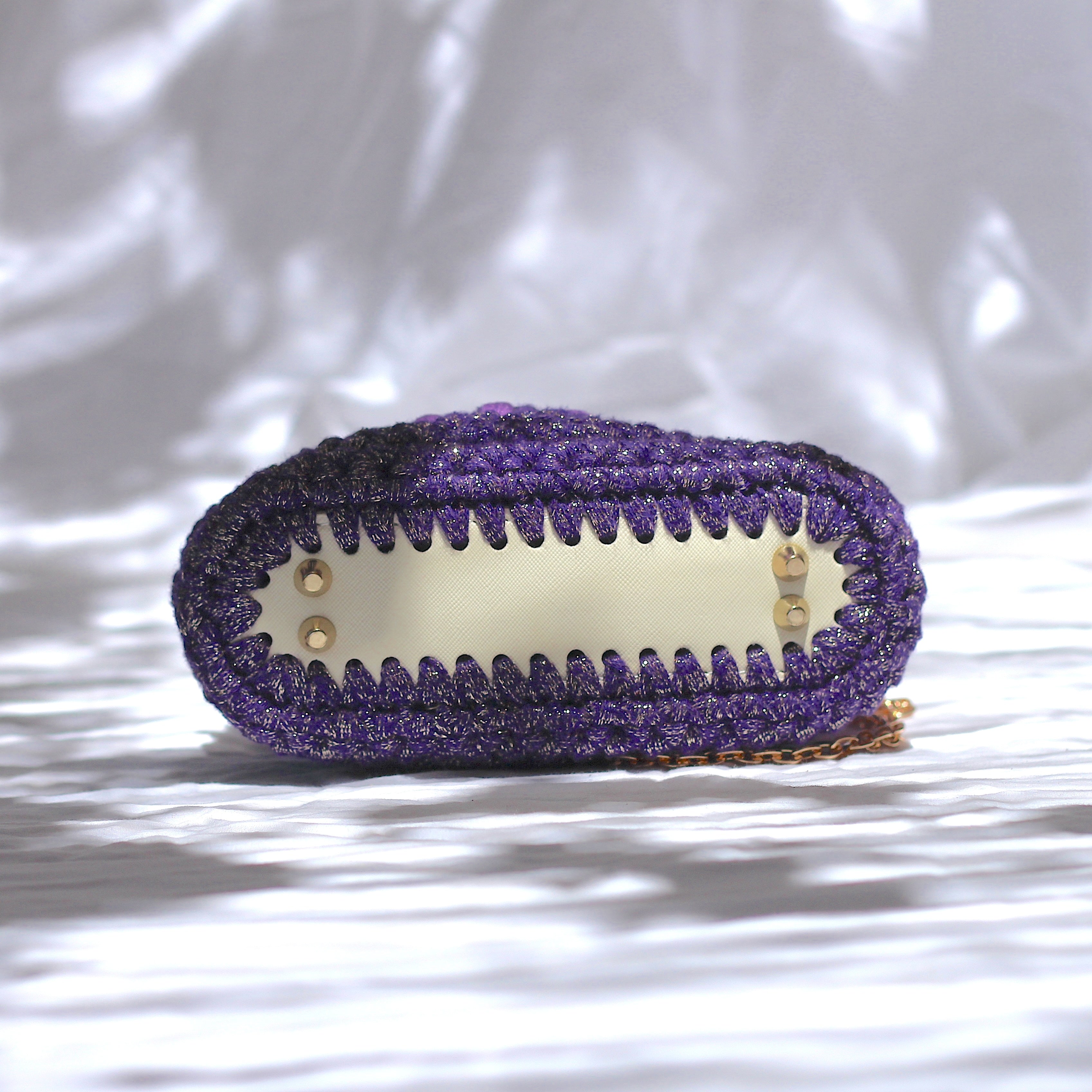 Petit sac bandoulière au crochet trio de fils violets métallisés