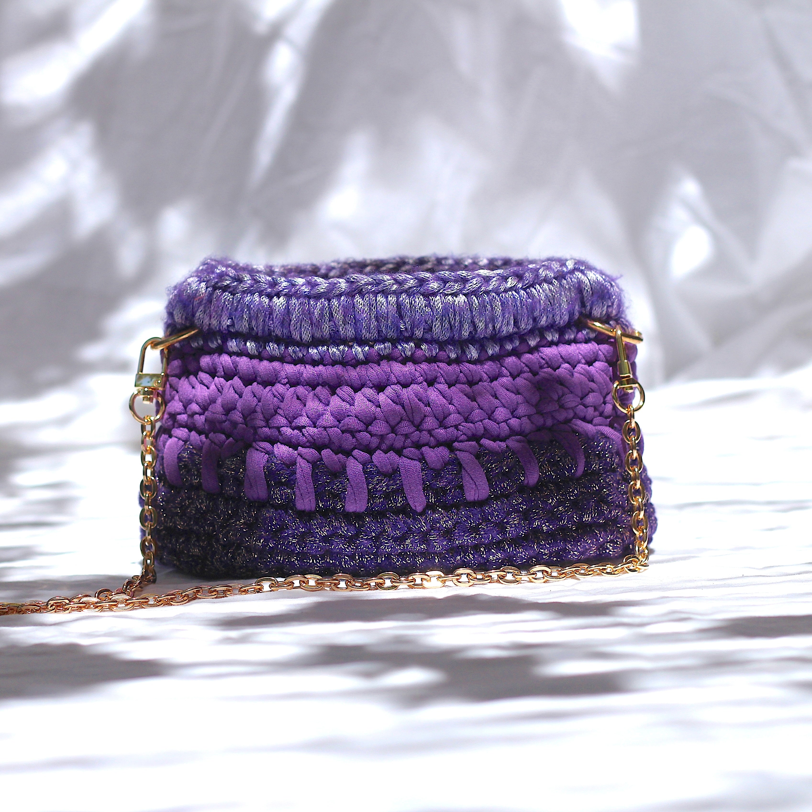 Petit sac bandoulière au crochet trio de fils violets métallisés