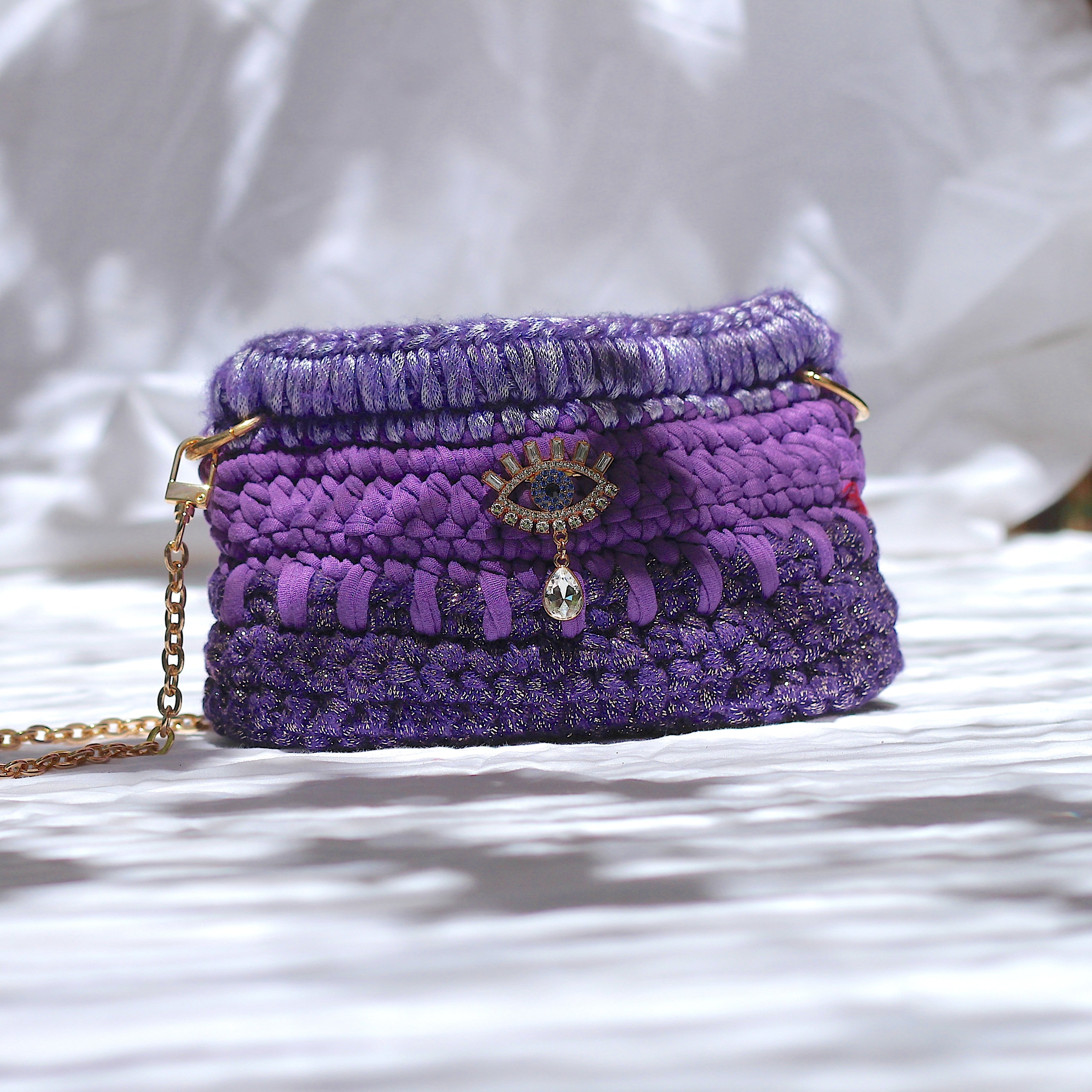 Petit sac bandoulière au crochet trio de fils violets métallisés