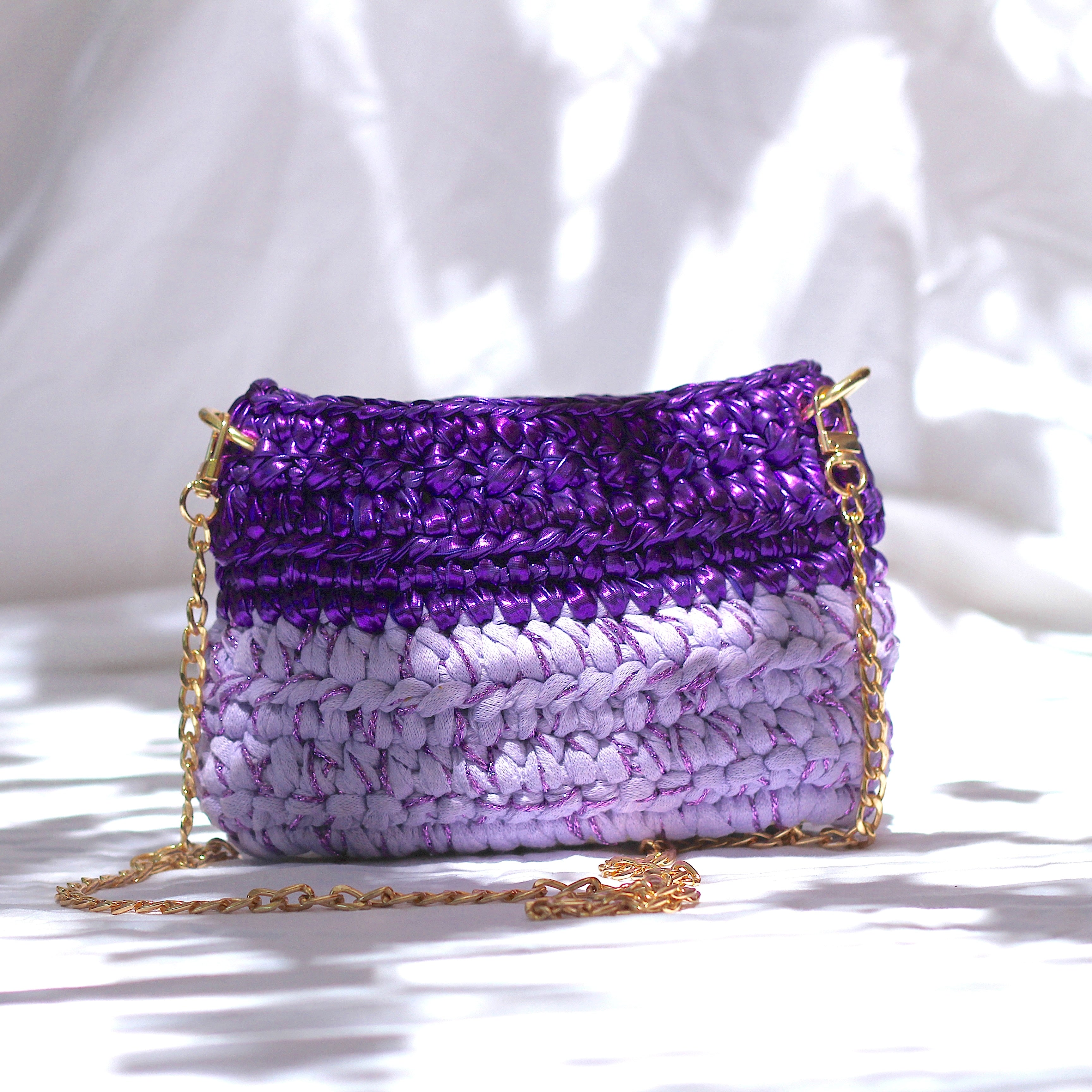 Petit sac au crochet violet et parme métallisé
