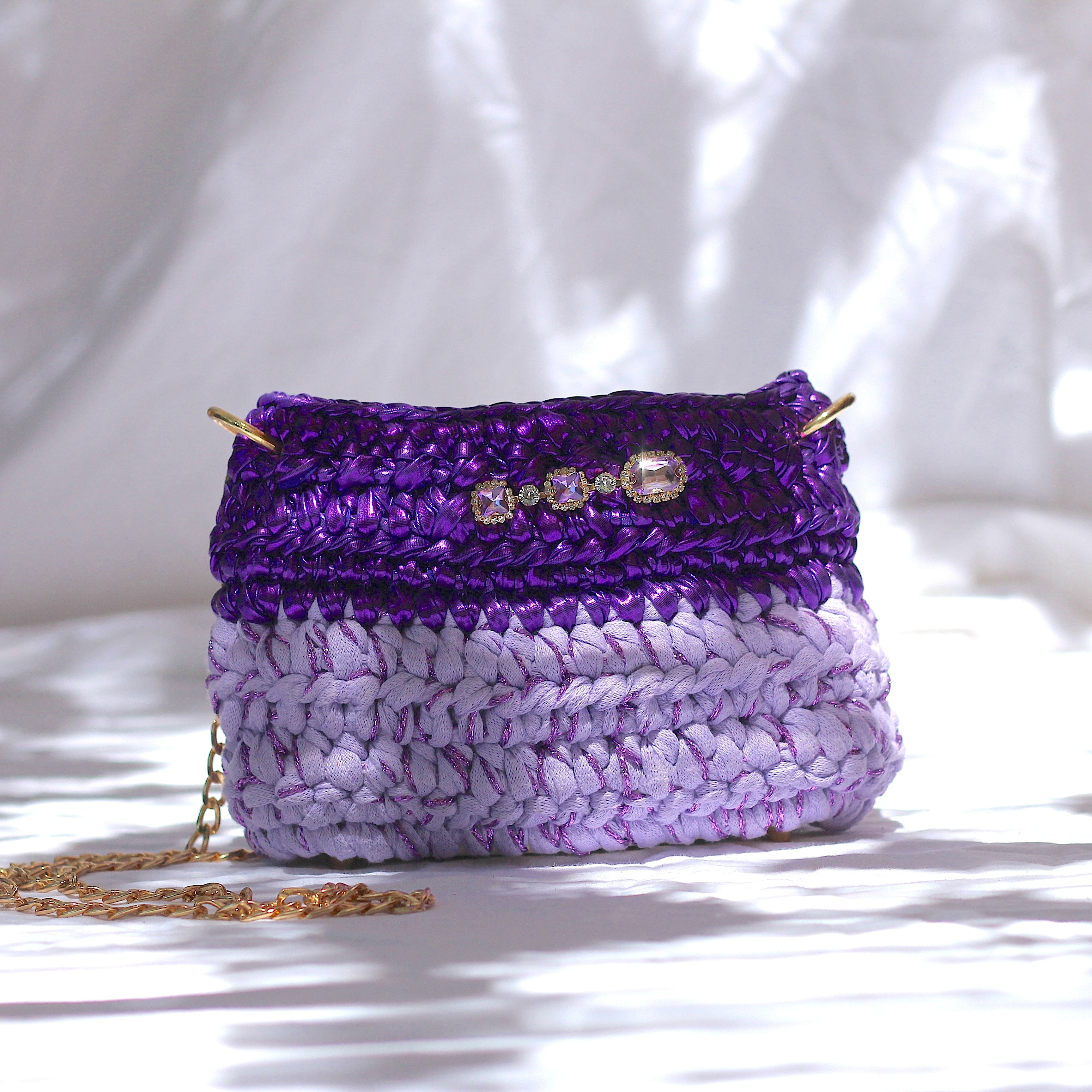 Petit sac au crochet violet et parme métallisé