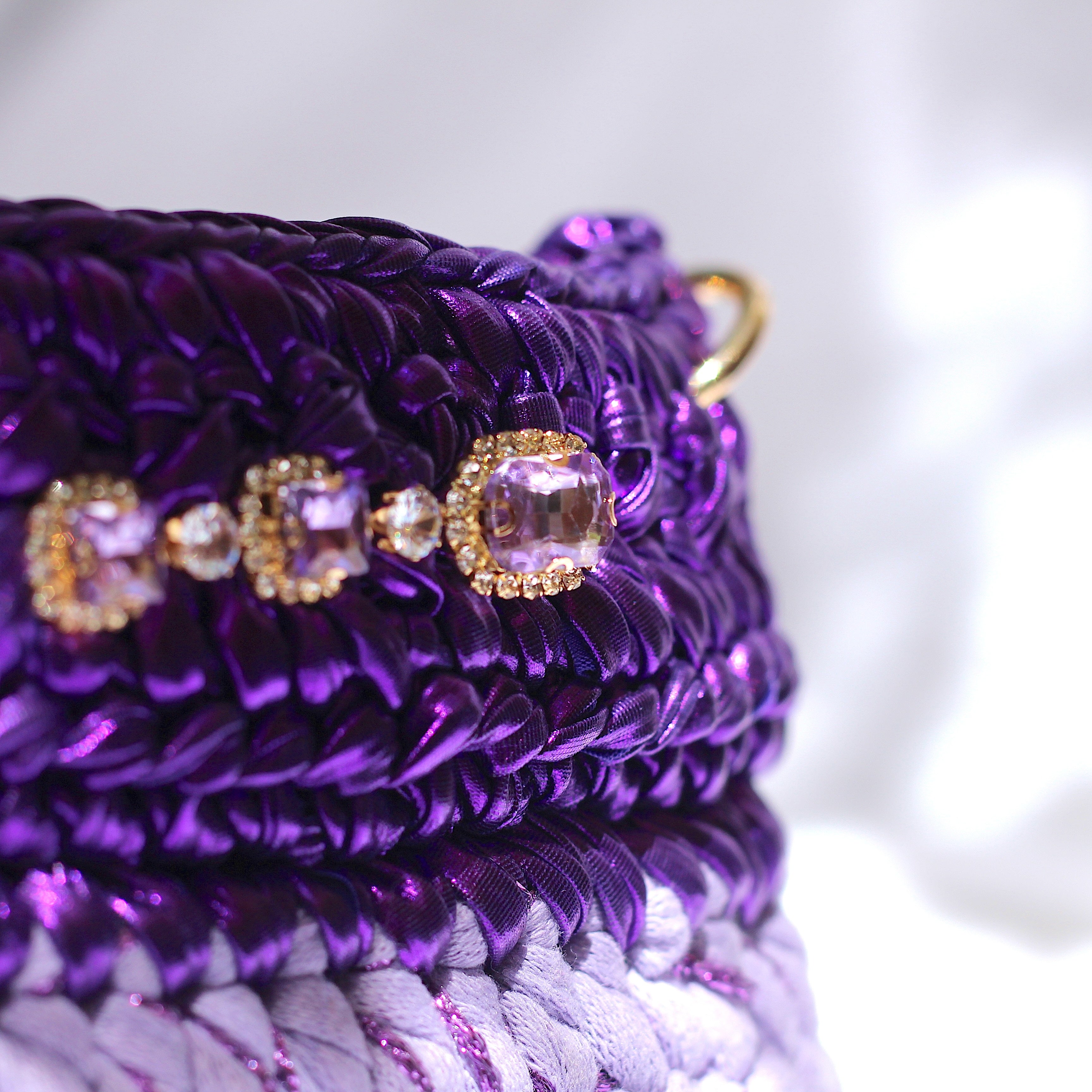 Petit sac au crochet violet et parme métallisé