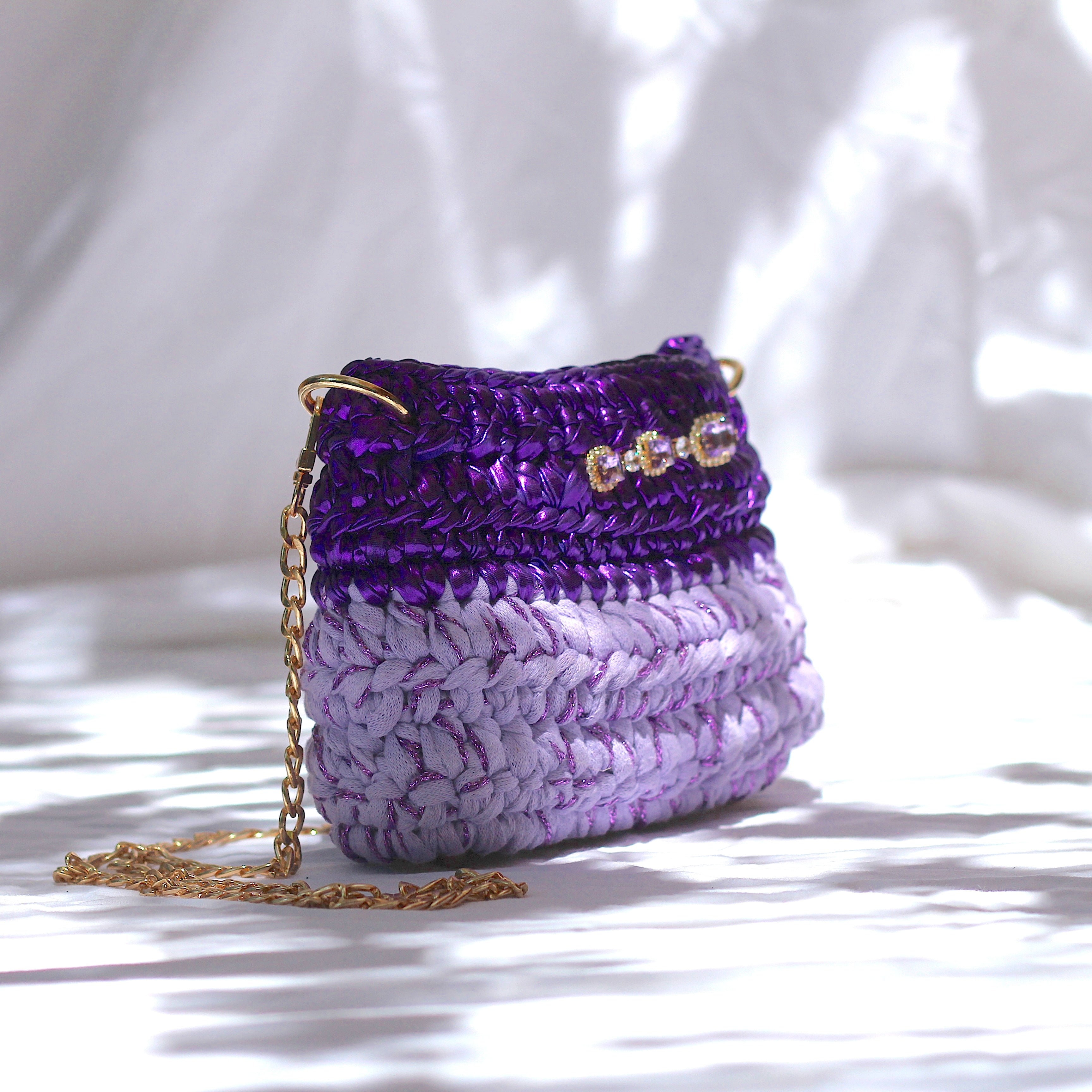 Petit sac au crochet violet et parme métallisé