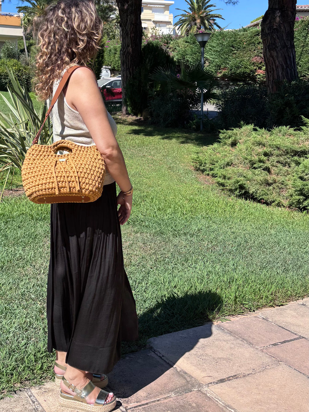Sac grand volume au crochet camel. Fait main en France