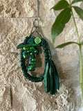 Grigri en macramé vert brillant