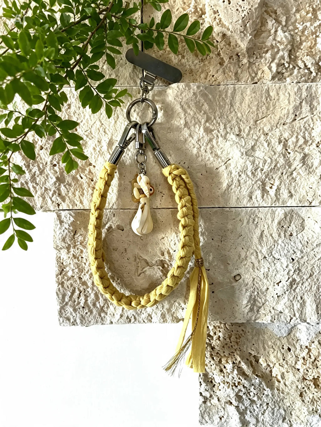 Grigri en macramé jaune