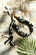Grigri de sac, téléphone et clés en macramé noir et blanc. Fait main en France