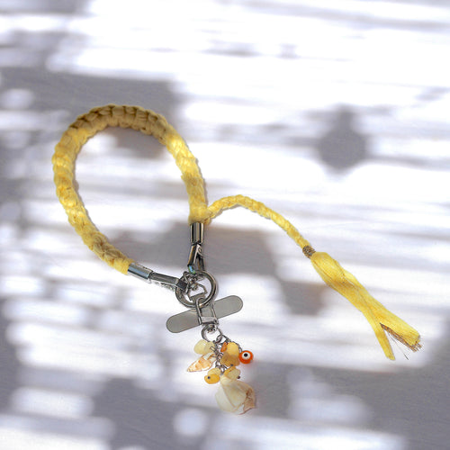 Grigri en macramé jaune