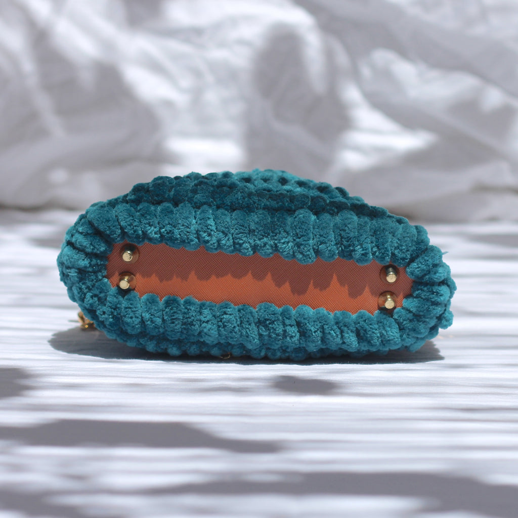 Mini sac bandoulière au crochet en velours vert sapin