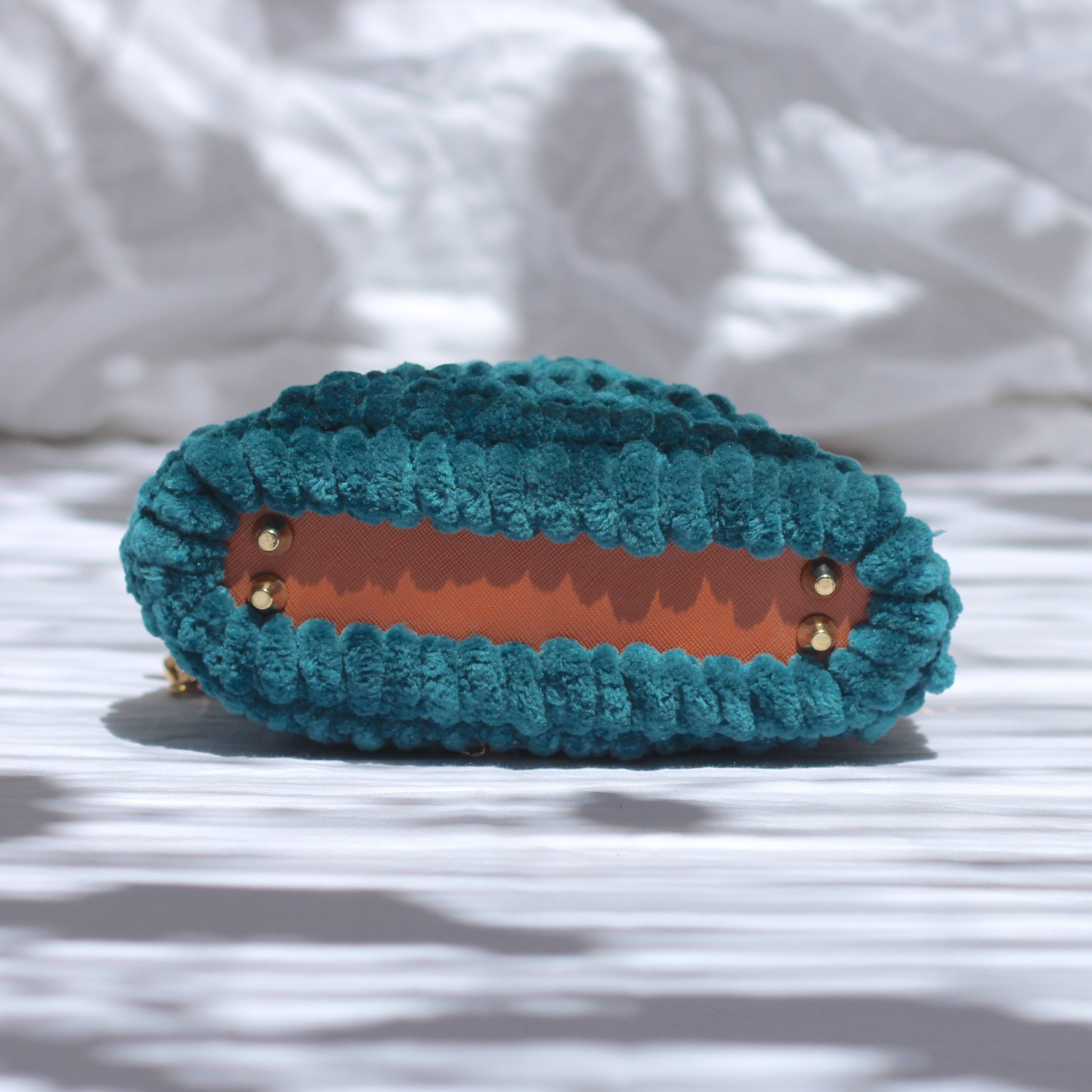 Mini sac bandoulière au crochet en velours vert sapin