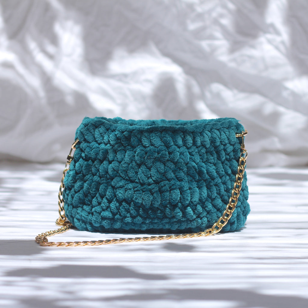 Mini sac bandoulière au crochet en velours vert sapin