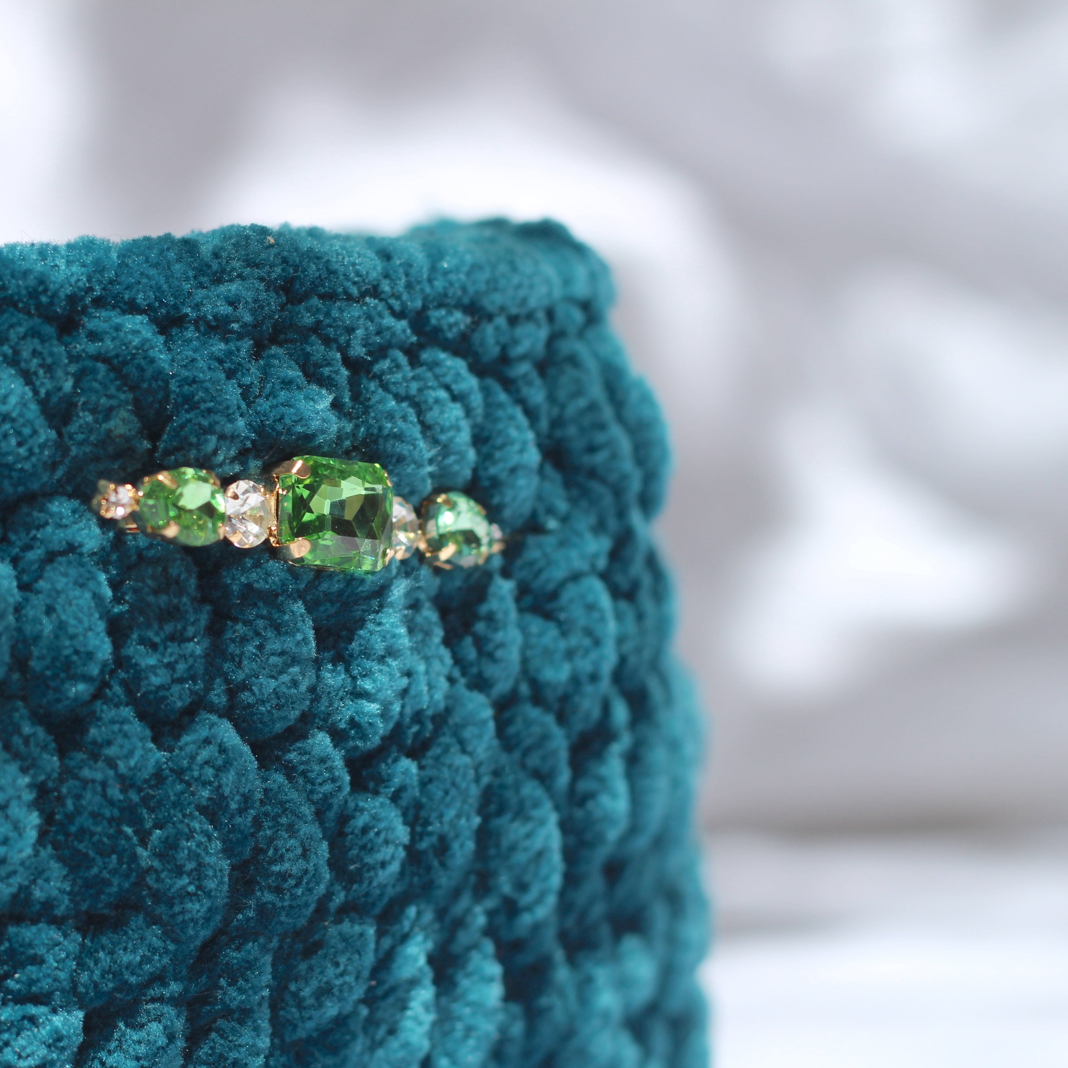 Mini sac bandoulière au crochet en velours vert sapin