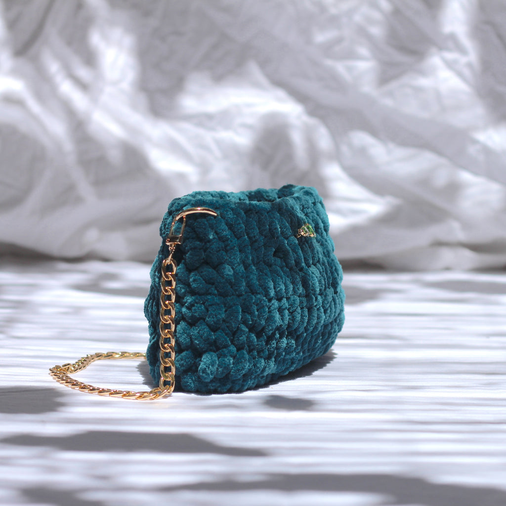 Mini sac bandoulière au crochet en velours vert sapin