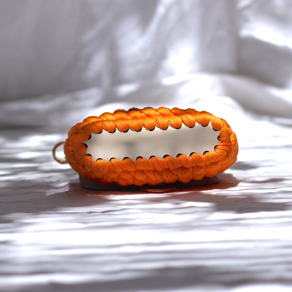 Mini pochette au crochet orange