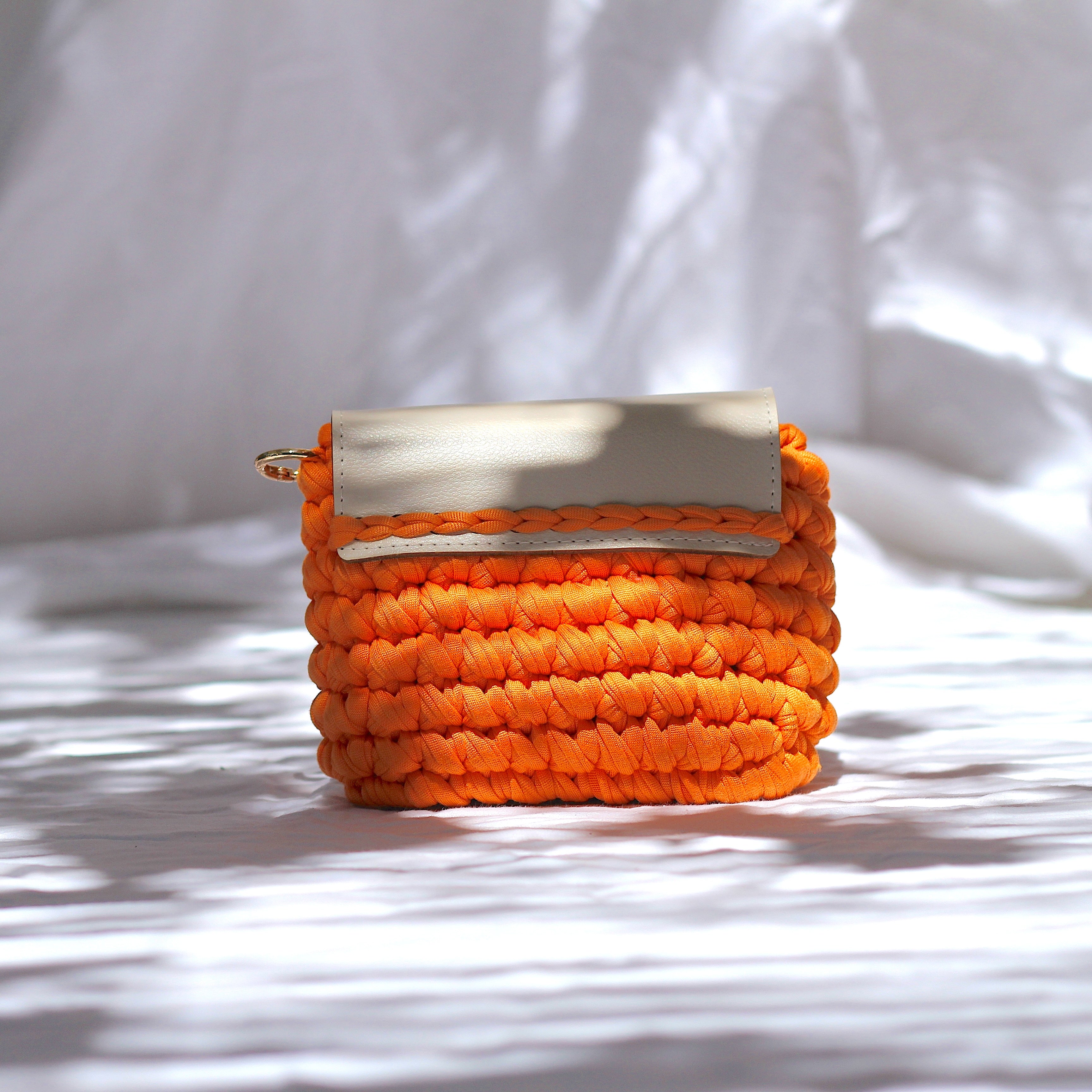 Mini pochette au crochet orange
