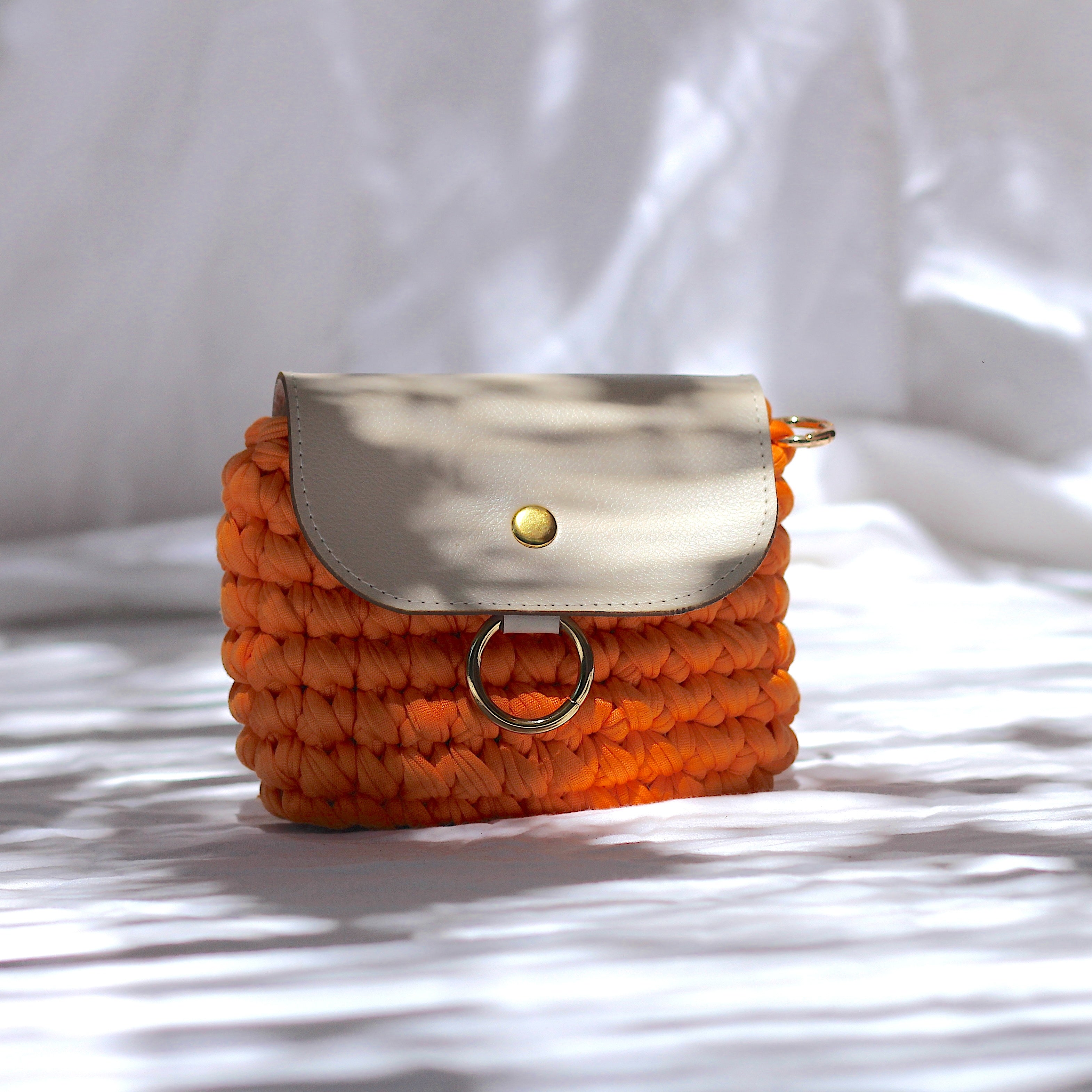 Mini pochette au crochet orange