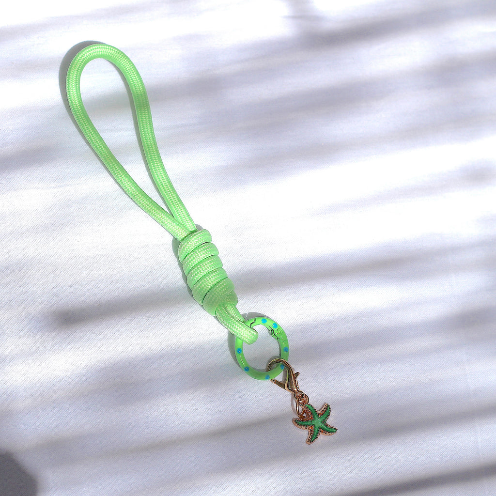Porte clés en macramé vert avec étoile de mer