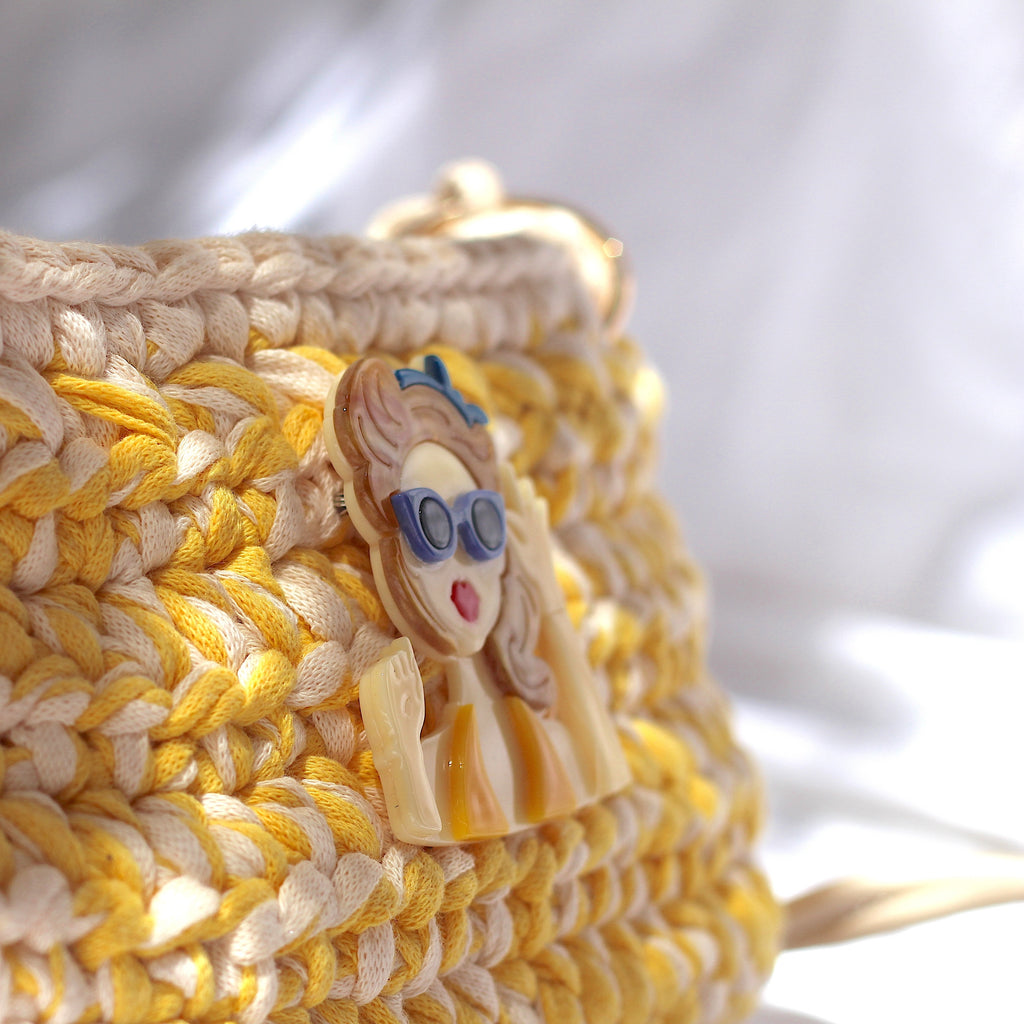Sac bandoulière au crochet jaune et crème
