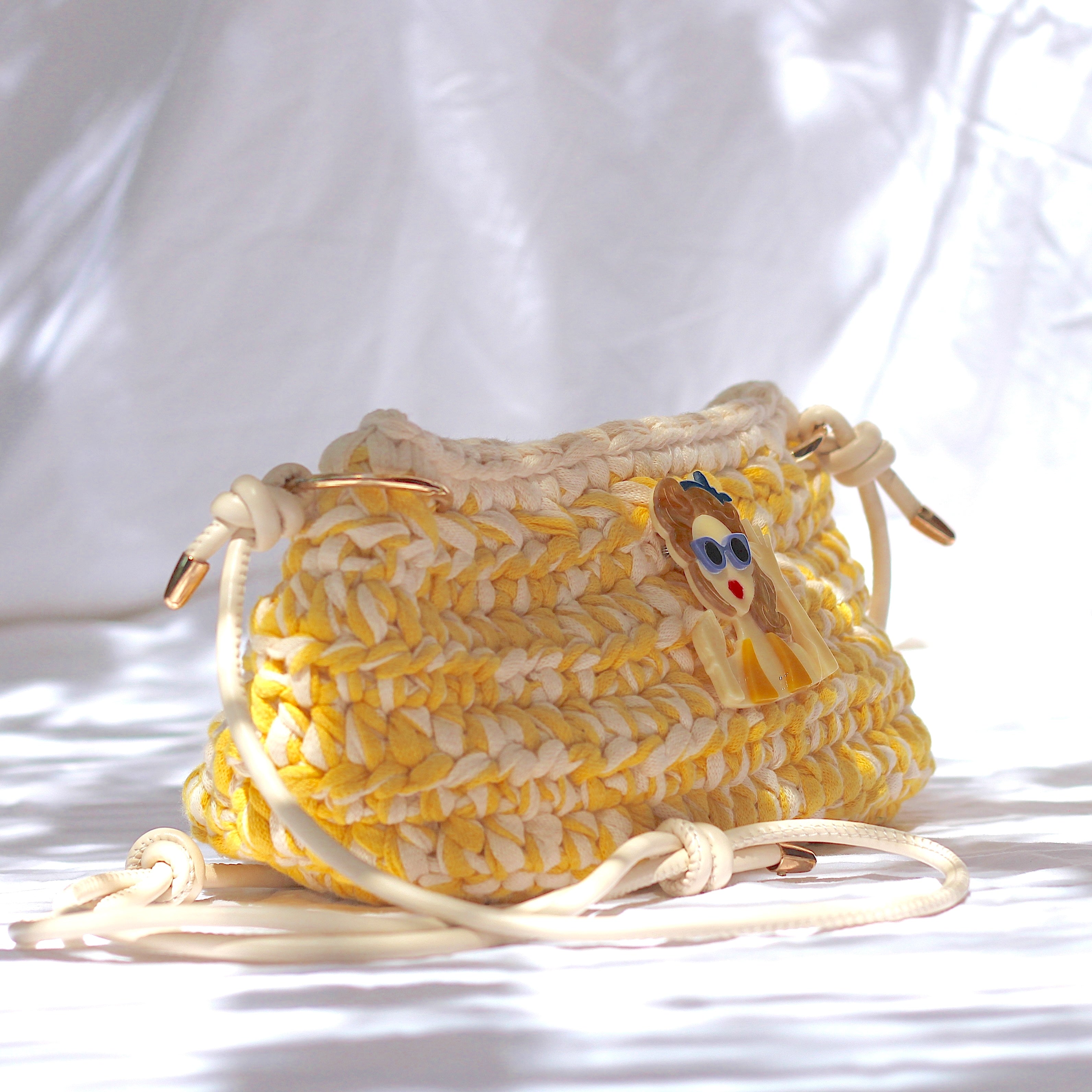 Sac bandoulière au crochet jaune et crème