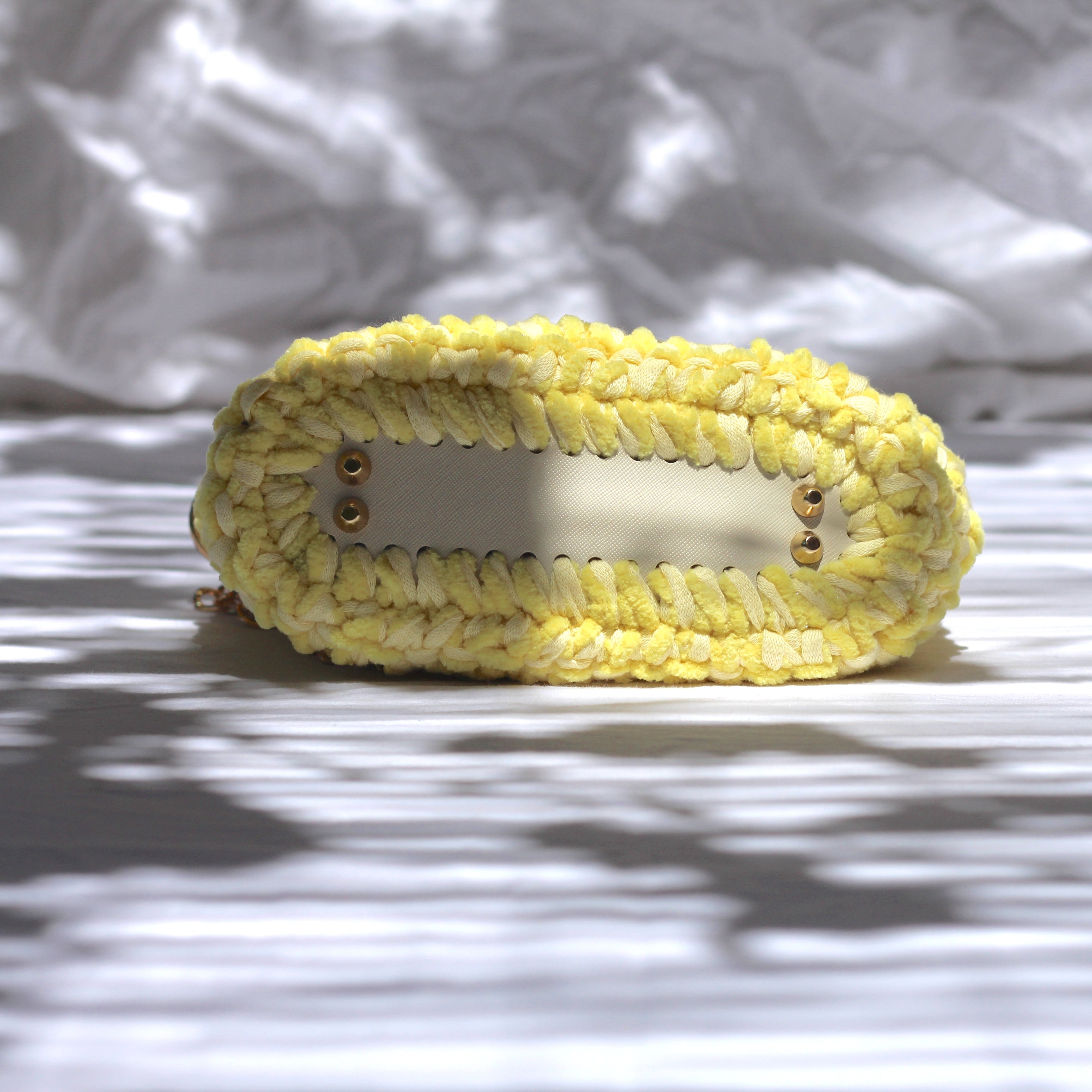 Petit sac au crochet velours jaune