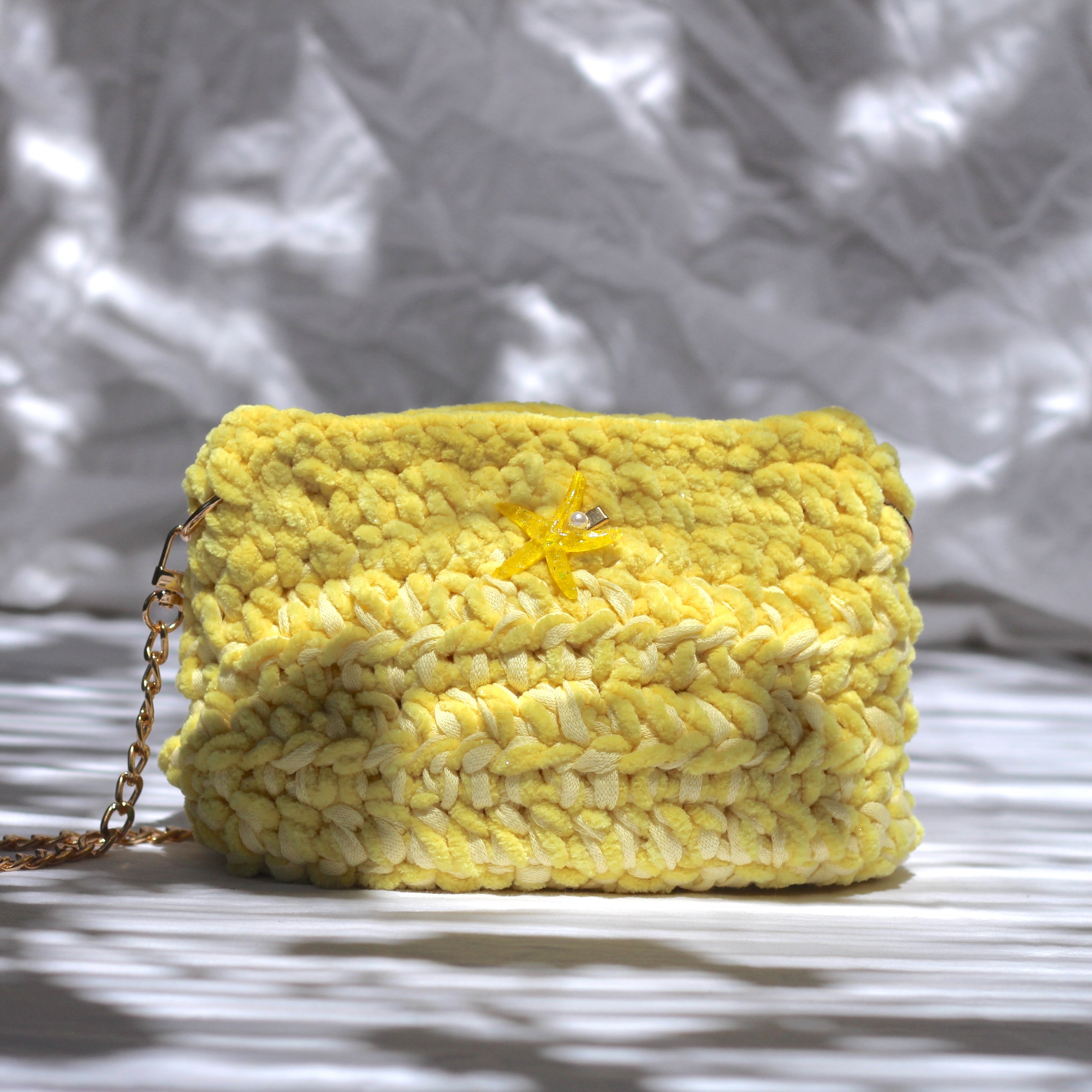 Petit sac au crochet velours jaune